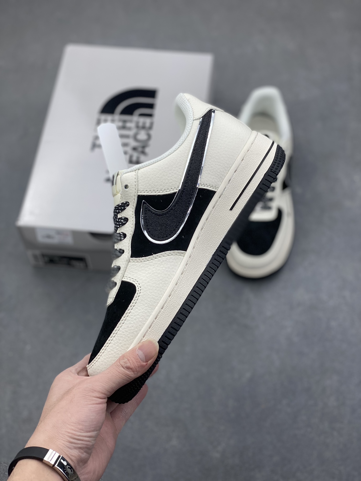 Nike Air Force 1 '07 Low The North Face Limited Edition Sneakers 4 i1734625988 6399 1