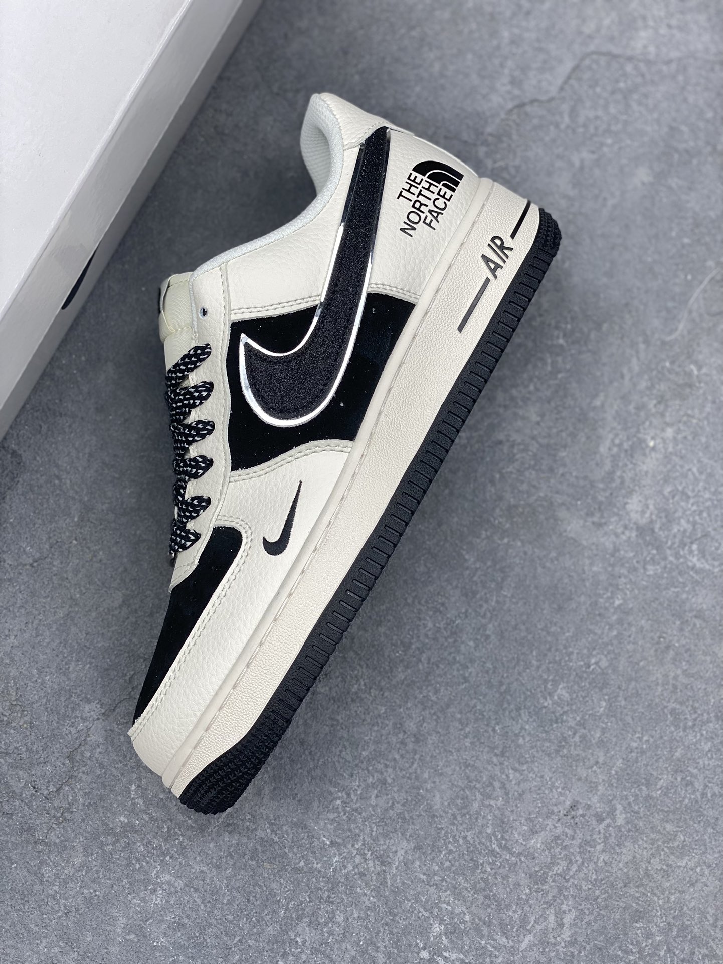 Nike Air Force 1 '07 Low The North Face Limited Edition Sneakers 8 i1734625988 91 8
