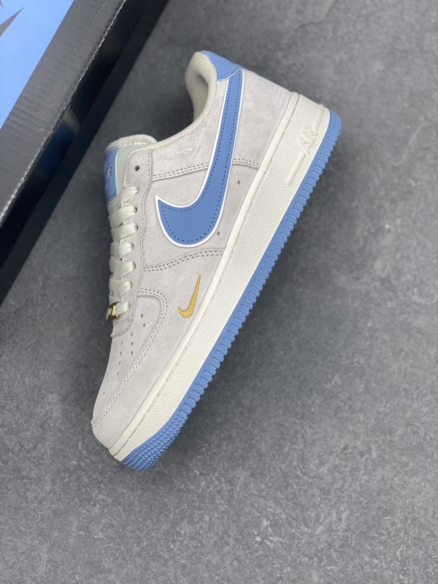 Nike Air Force 1 '07 Low-Top Sneakers - Casual Style & Comfort 8 i1734626051 4933 6