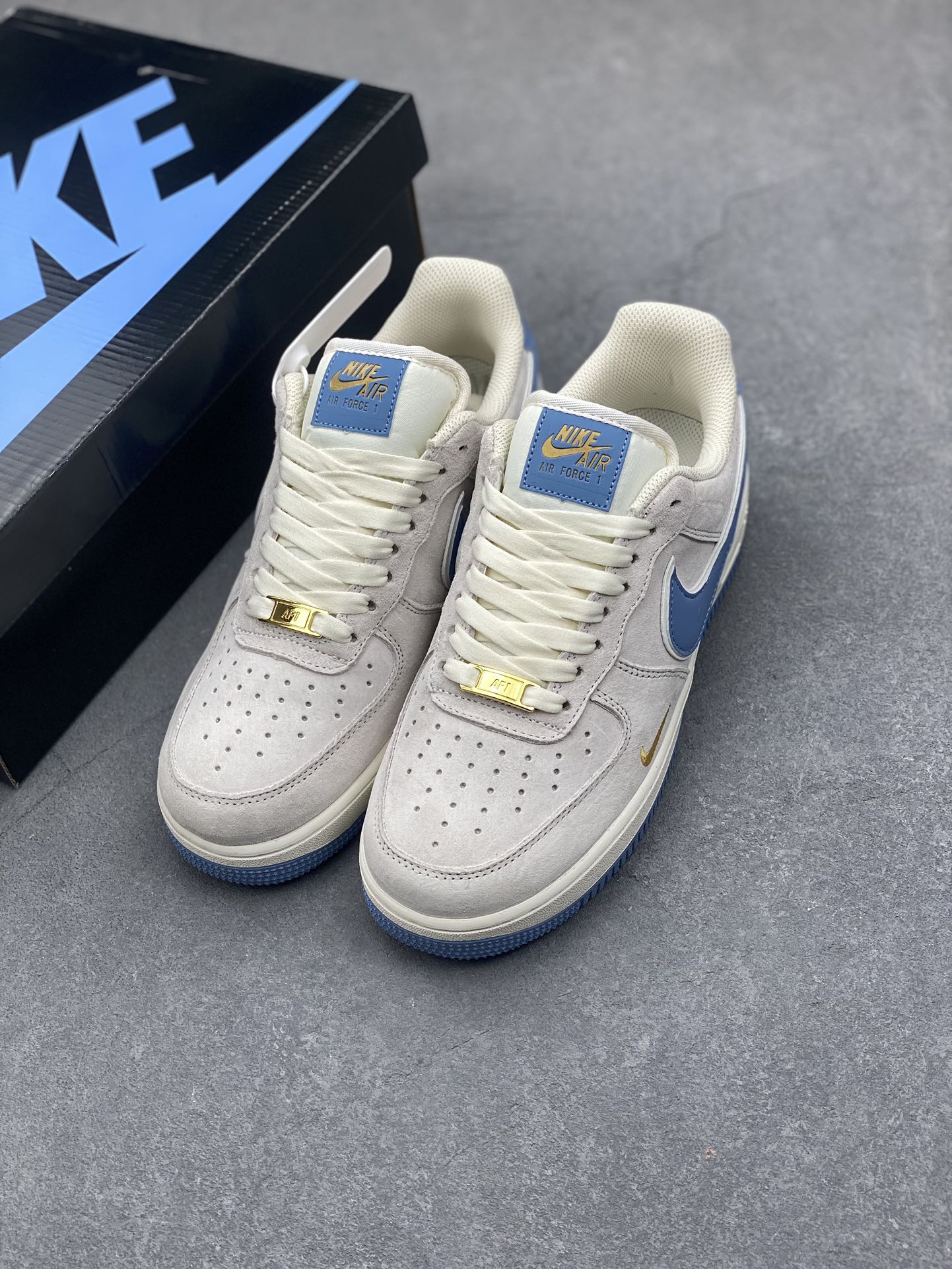 Nike Air Force 1 '07 Low-Top Sneakers - Casual Style & Comfort 9 i1734626051 7167 7