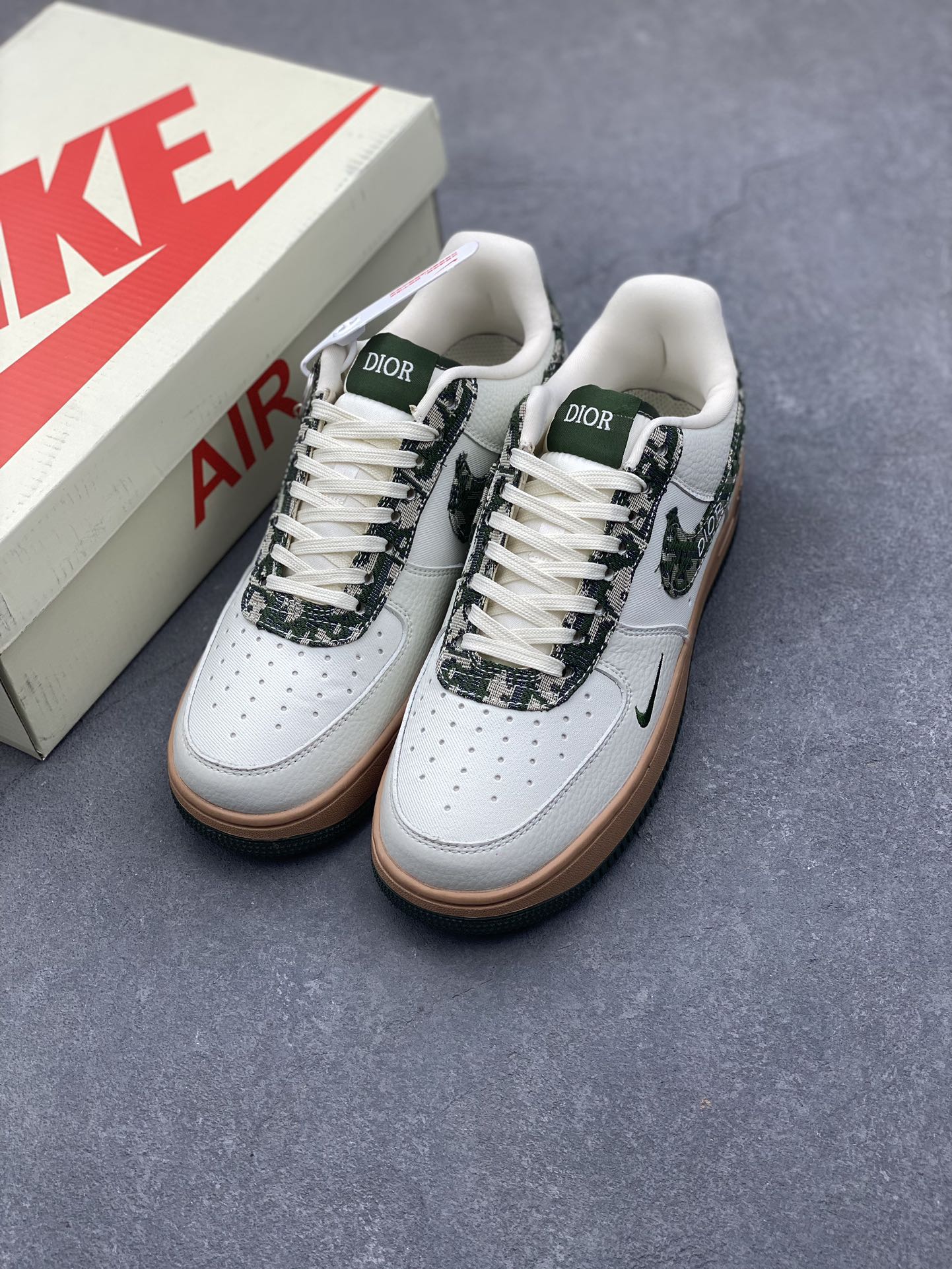 Nike Air Force 1 '07 Low Dior Collab Sneakers - Green Pattern Accents 9 i1734626292 1078 2