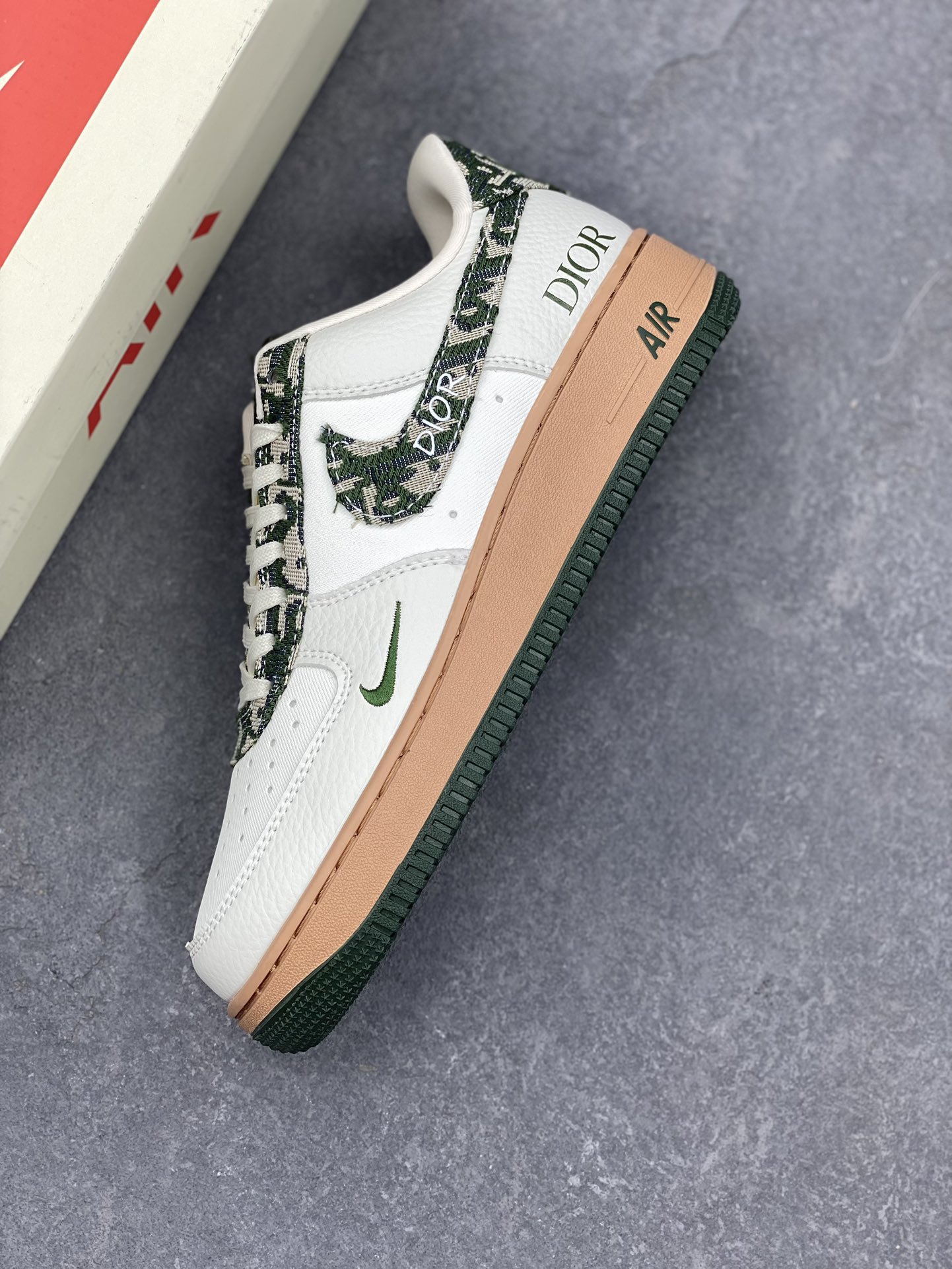 Nike Air Force 1 '07 Low Dior Collab Sneakers - Green Pattern Accents 8 i1734626292 269 4