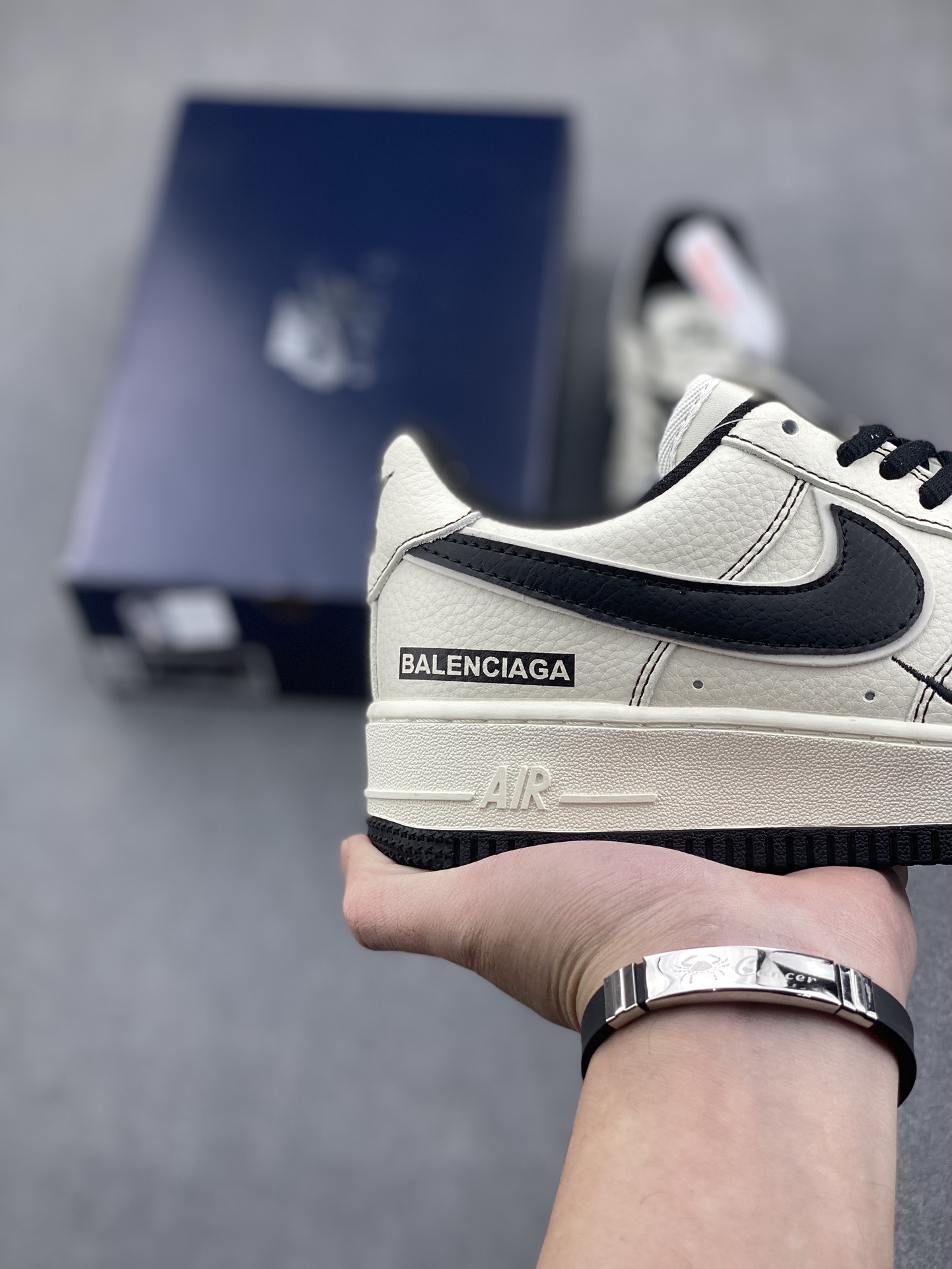 Balenciaga x Nike Air Force 1 '07 Low Cream Black Sneakers 6 i1734626377 5150 6
