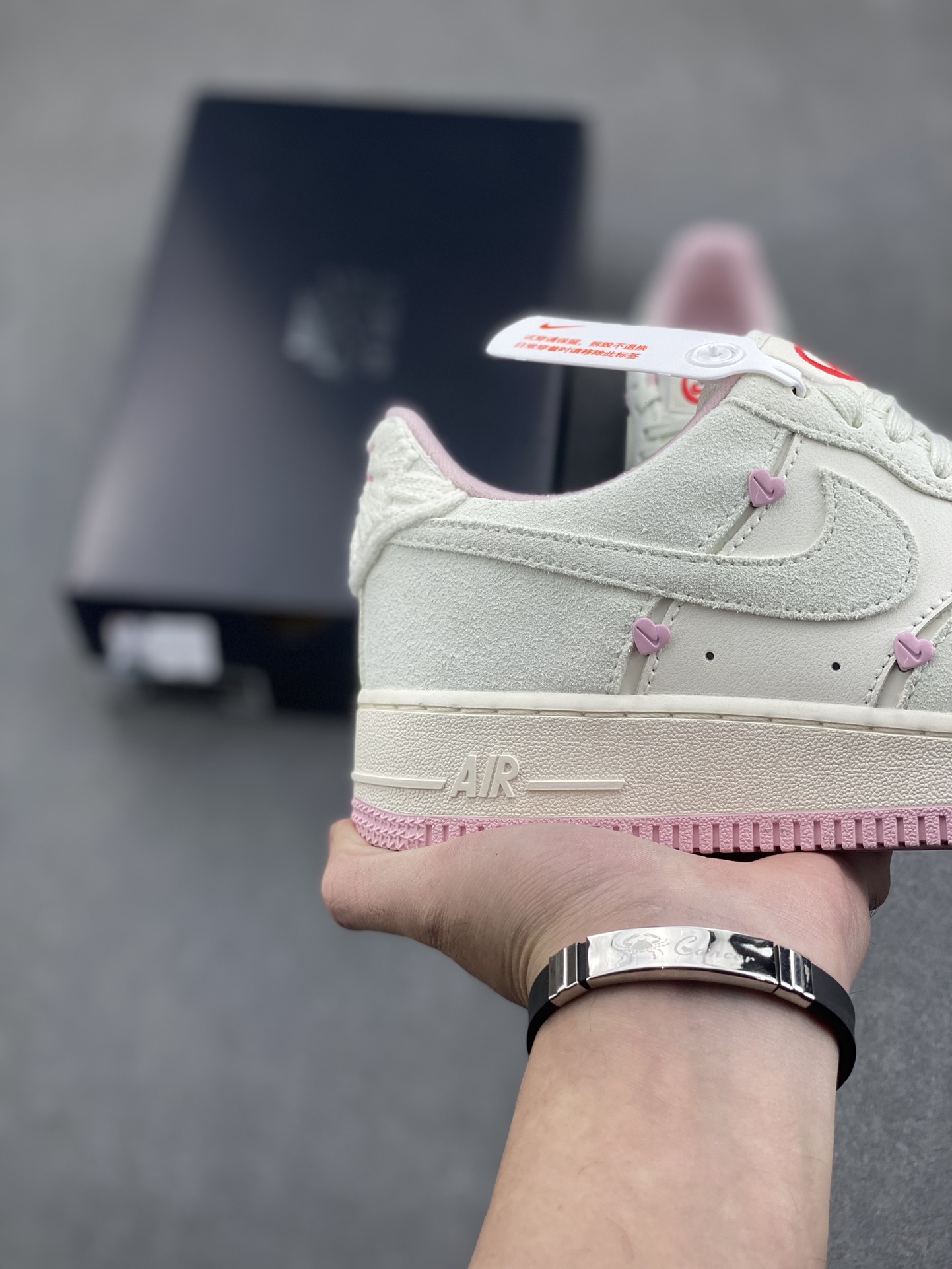 Nike Air Force 1 '07 Low: Iconic Style with Comfort and Elevated Design 6 i1734626419 6385 3