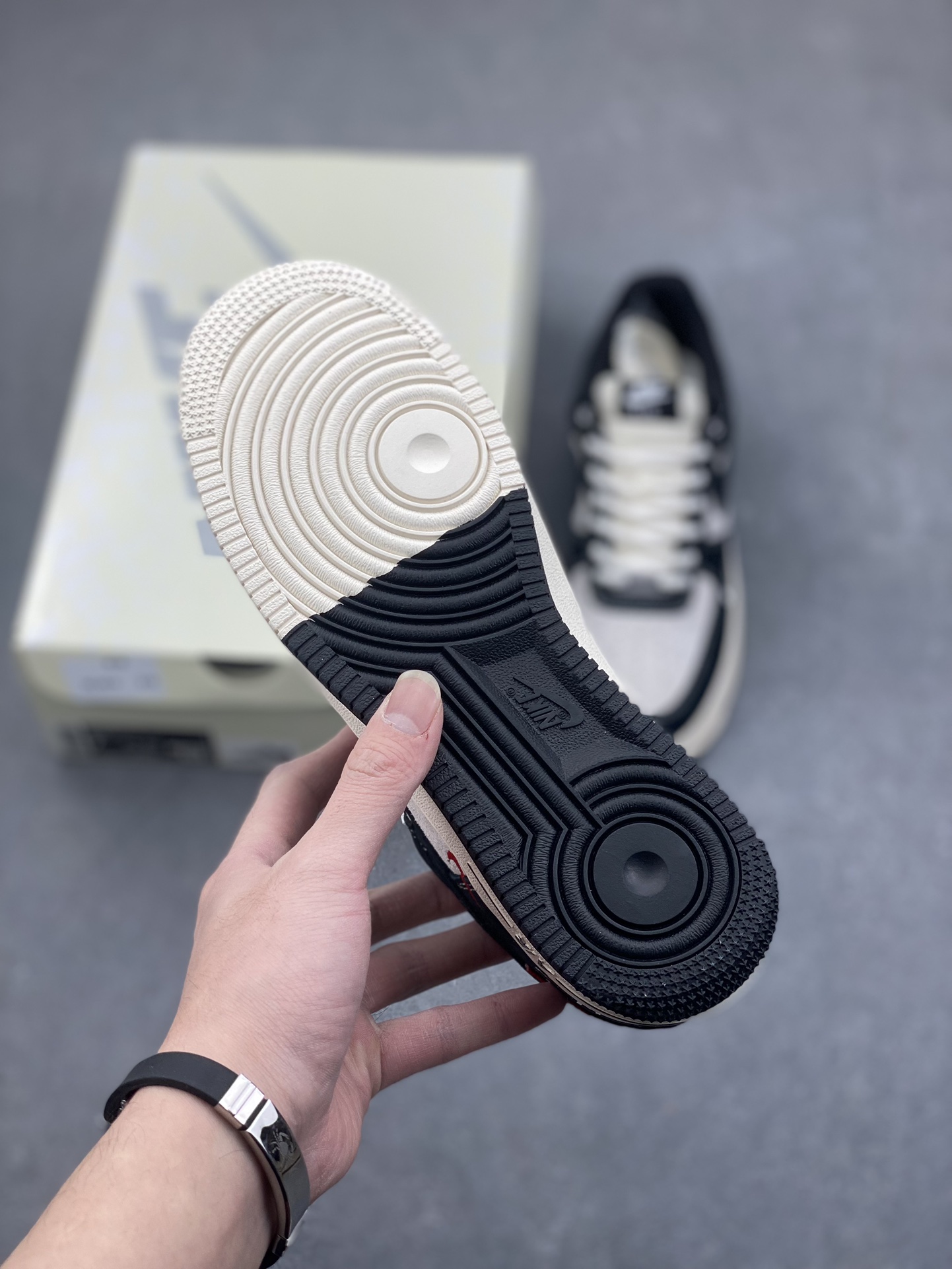 Nike Air Force 1 '07 Low Supreme Collab Sneakers - Black/Cream Limited Edition 7 i1734626856 1718 4