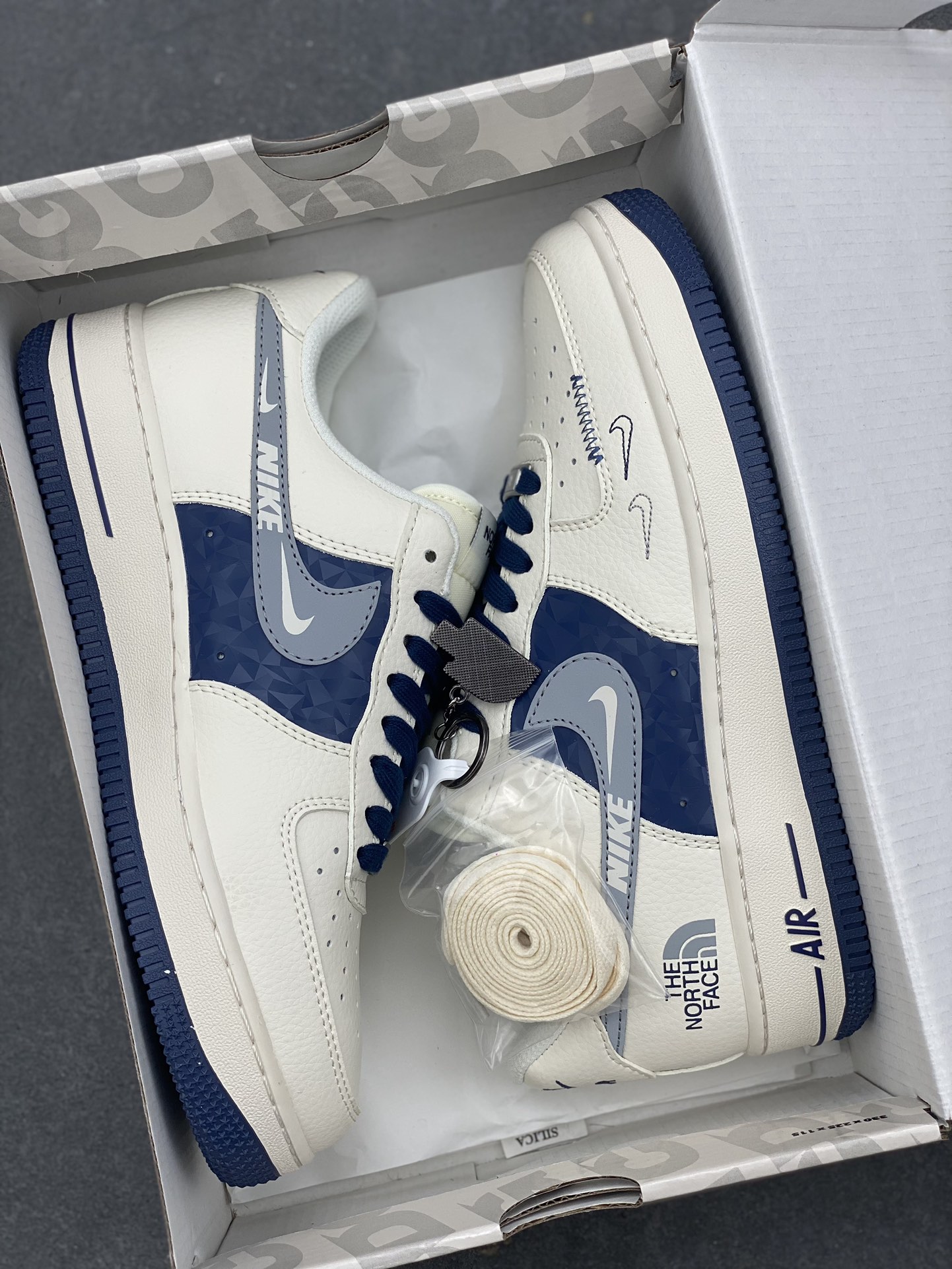 Nike Air Force 1 Low x The North Face White Blue DM6688-001 Sneakers 10 i1734809231 7504 1