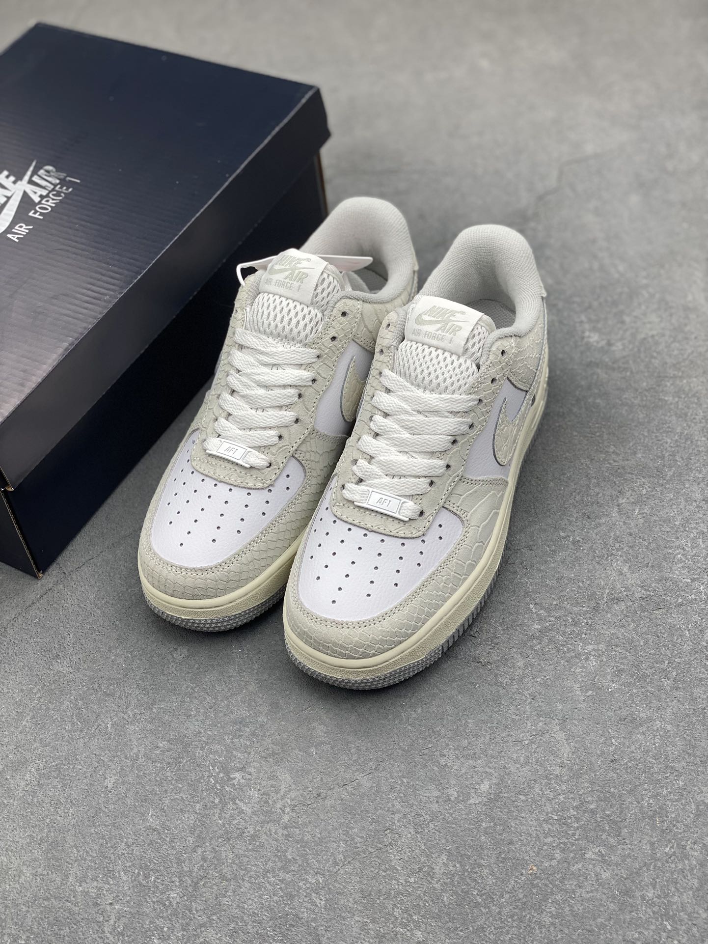 Nike Air Force 1 '07 Low Casual Sneakers - Versatile, Comfortable, Stylish 9 i1734809429 8080 5