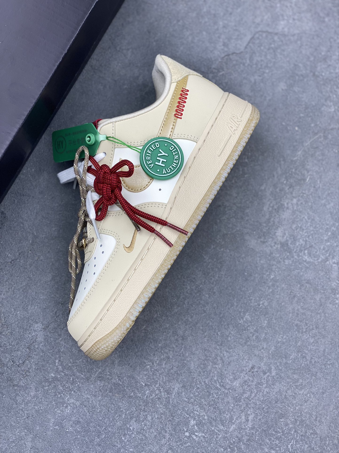 Nike Air Force 1 '07 Low Casual Sneakers with Cushioned Comfort 8 i1734938871 4752 6