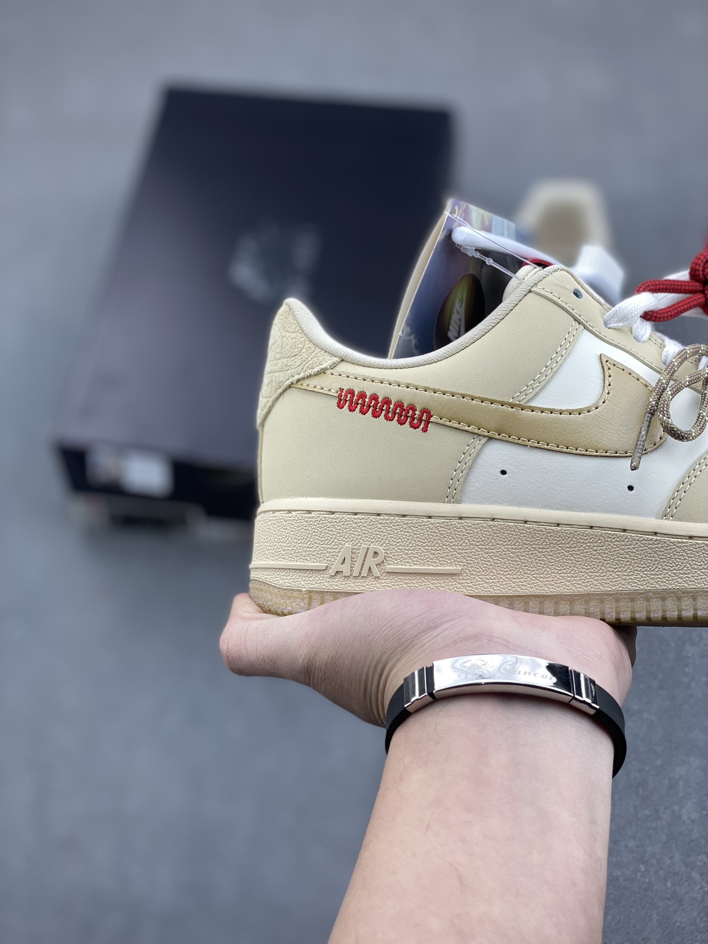 Nike Air Force 1 '07 Low Casual Sneakers with Cushioned Comfort 6 i1734938871 5589 7