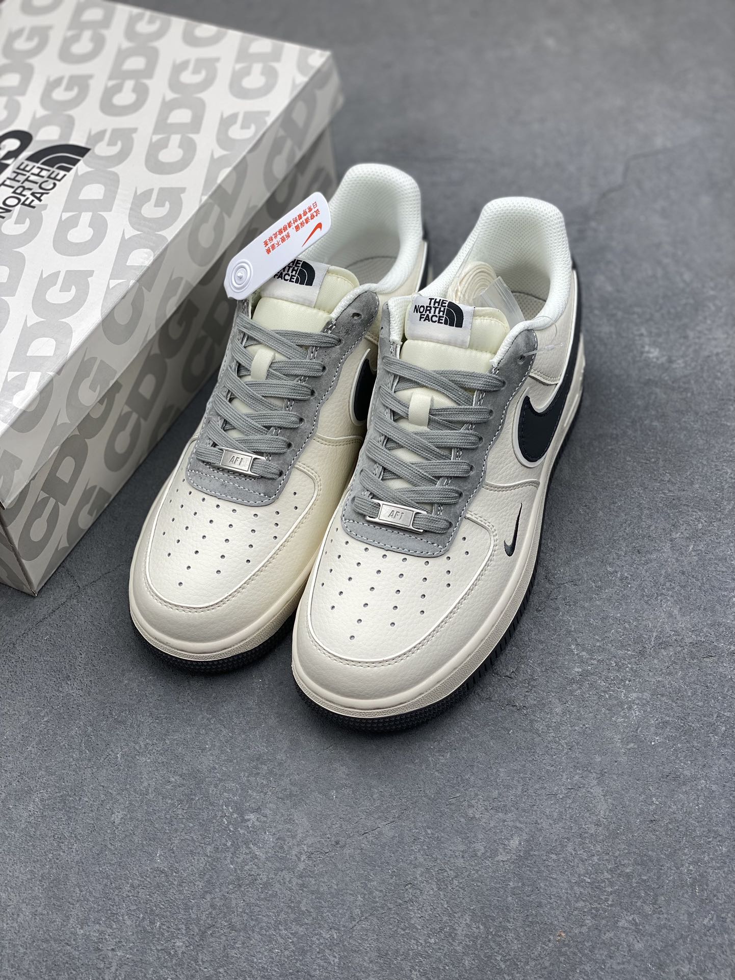 Nike Air Force 1 '07 Low The North Face Collab Sneakers 9 i1734973940 6006 0
