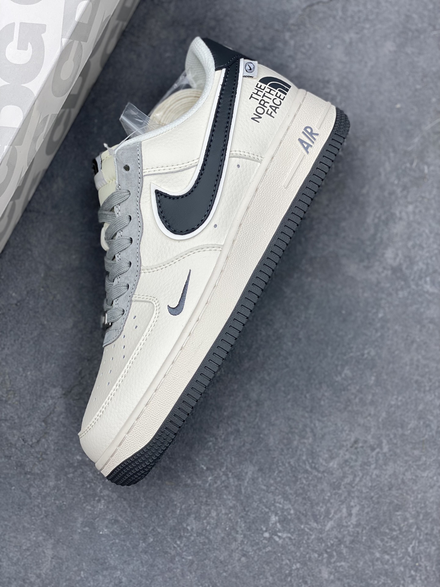 Nike Air Force 1 '07 Low The North Face Collab Sneakers 8 i1734973941 9507 1