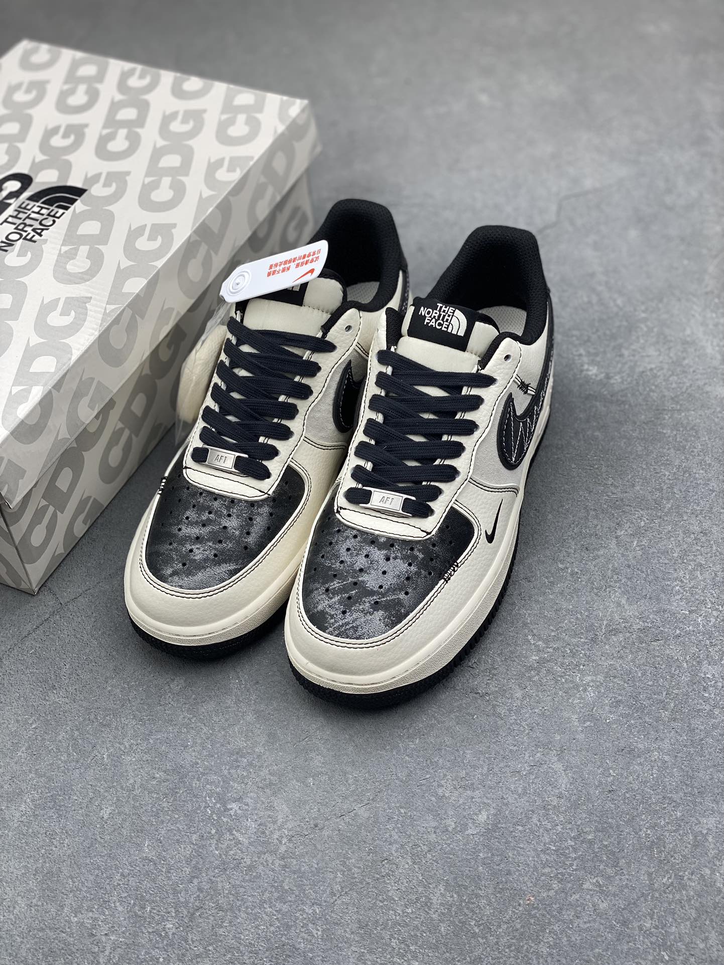 Nike Air Force 1 '07 Low x The North Face - Limited Edition Sneakers 9 i1734974067 1273 6