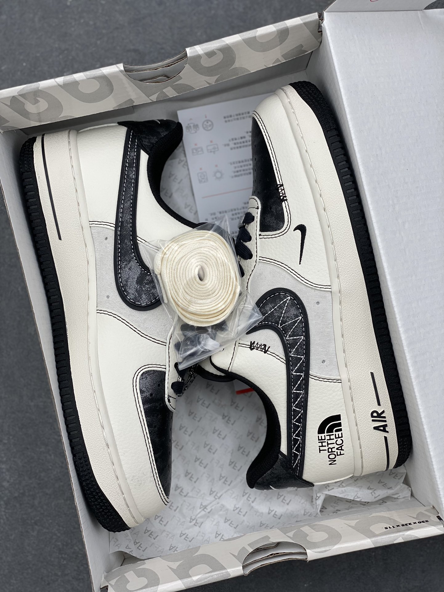Nike Air Force 1 '07 Low x The North Face - Limited Edition Sneakers 10 i1734974067 3275 4