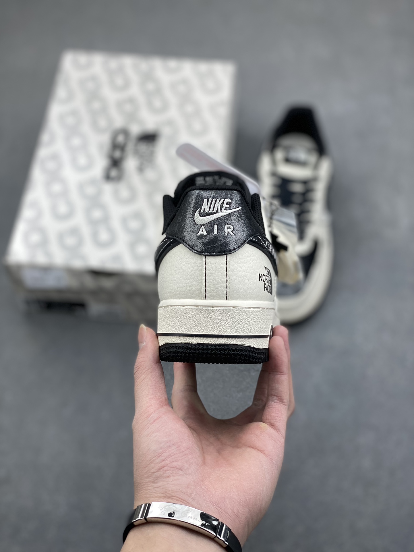 Nike Air Force 1 '07 Low x The North Face - Limited Edition Sneakers 5 i1734974067 3788 5