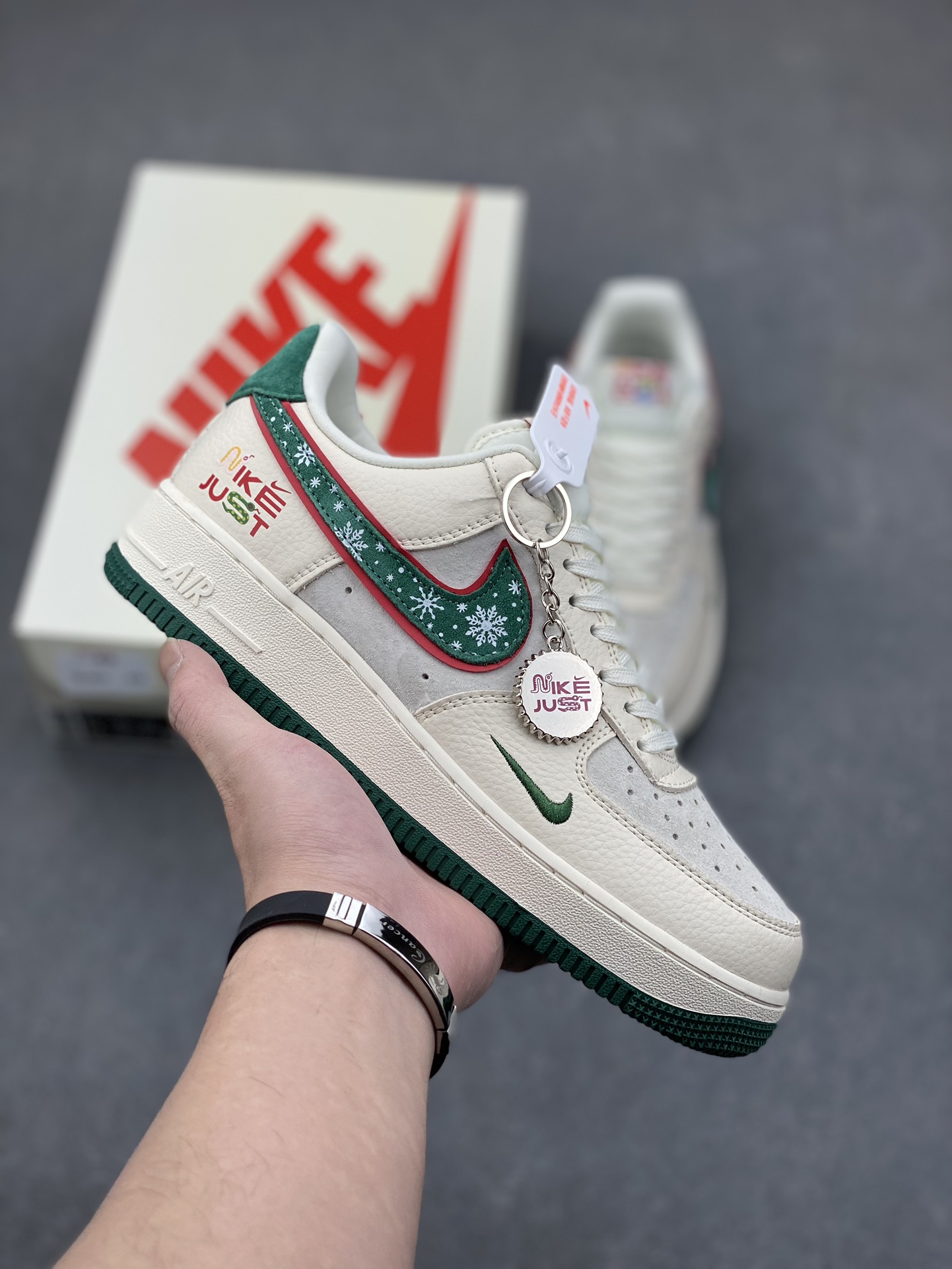 Nike Air Force 1 '07 Low "Just Do It" Christmas Tree Limited Edition 2 i1735057981 2999 1