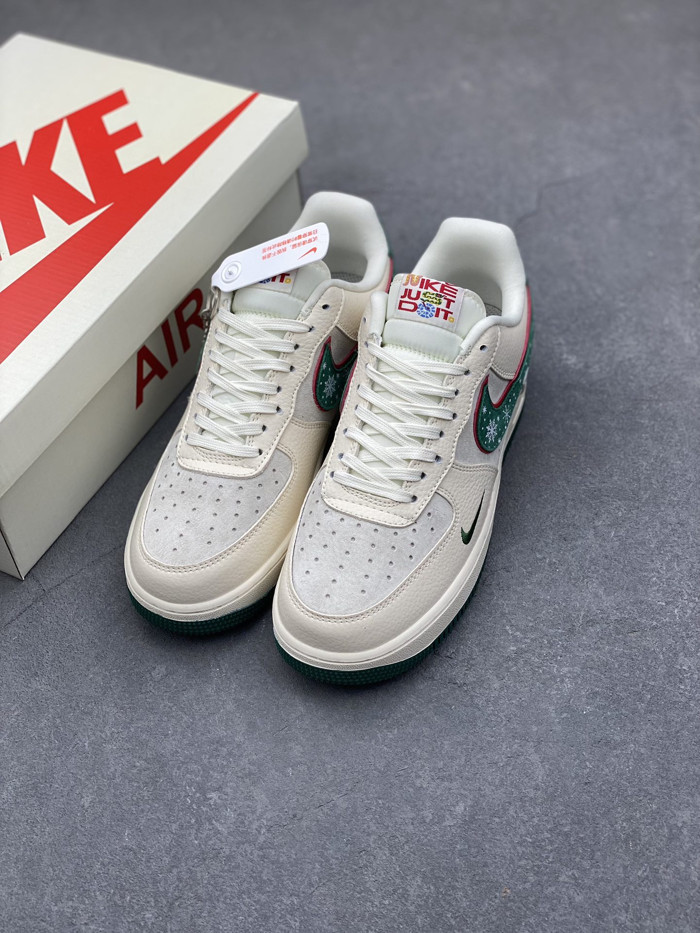 Nike Air Force 1 '07 Low "Just Do It" Christmas Tree Limited Edition 9 i1735057981 9524 2