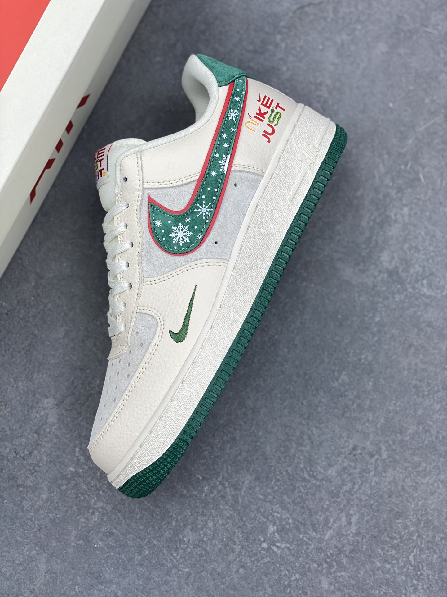 Nike Air Force 1 '07 Low "Just Do It" Christmas Tree Limited Edition 8 i1735057982 1797 4