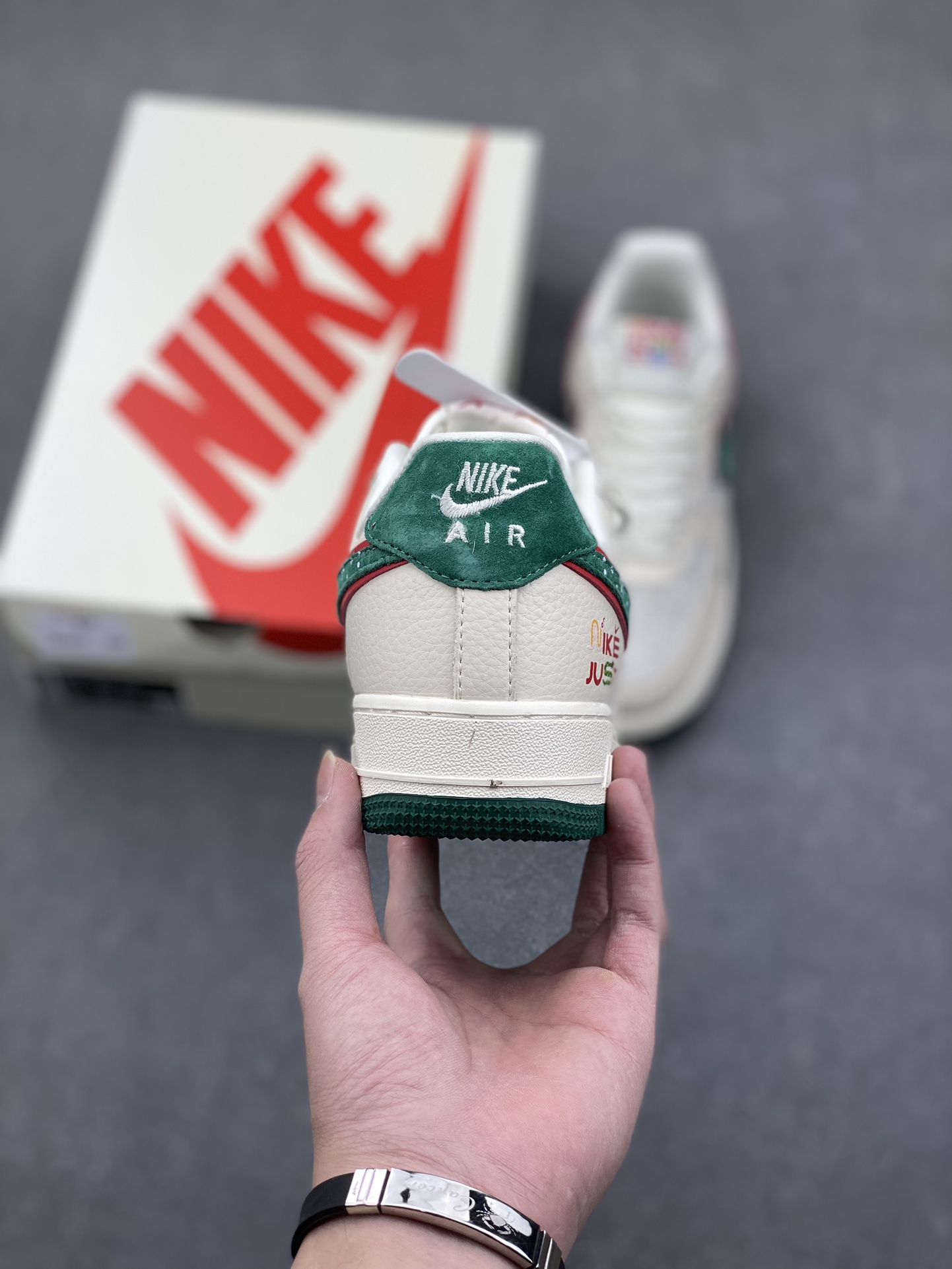 Nike Air Force 1 '07 Low "Just Do It" Christmas Tree Limited Edition 5 i1735057982 210 6