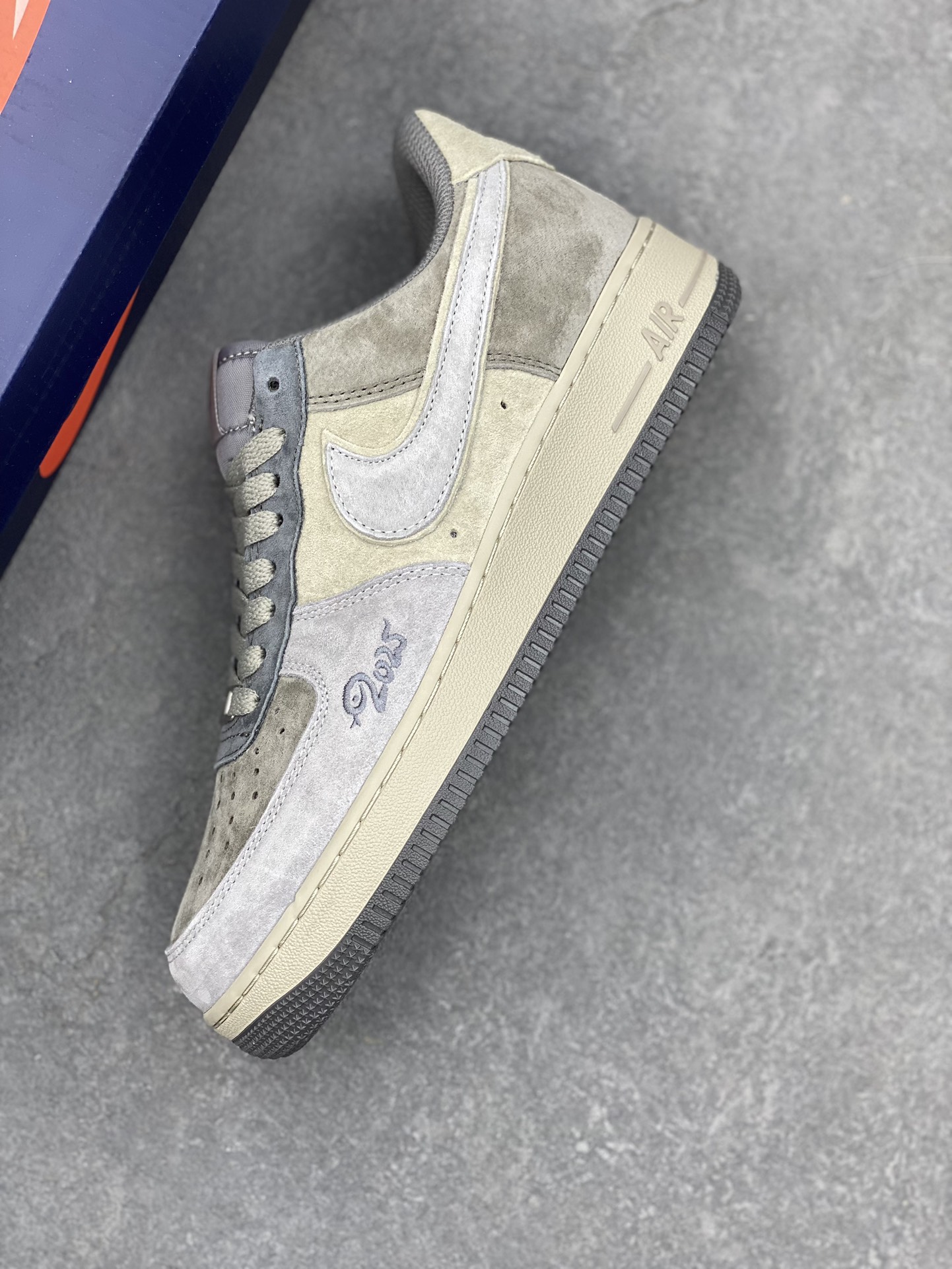 Nike Air Force 1 '07 Low-Top Casual Sneakers - Comfortable & Stylish 8 i1735153276 5095 6