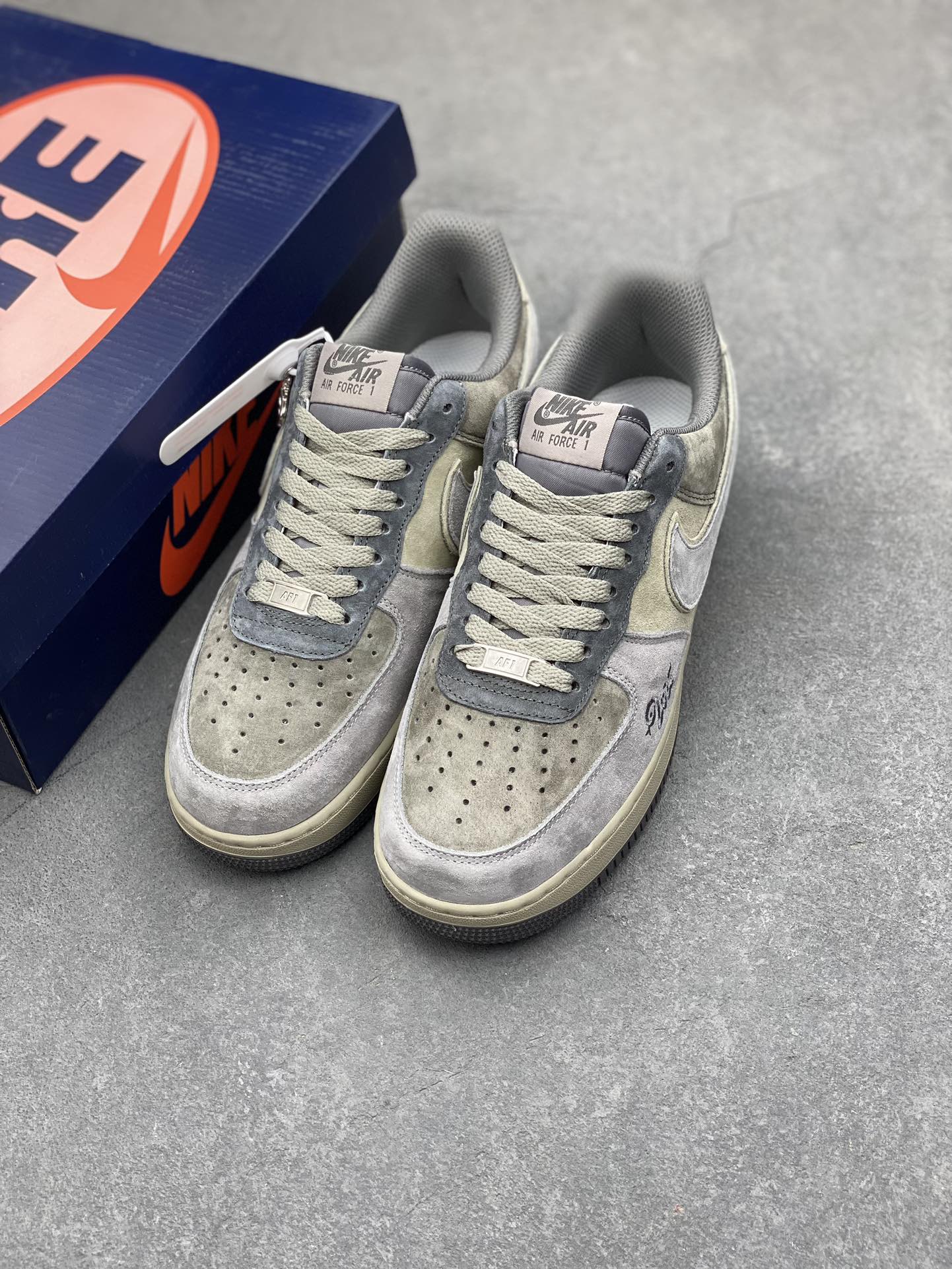 Nike Air Force 1 '07 Low-Top Casual Sneakers - Comfortable & Stylish 9 i1735153276 9721 4