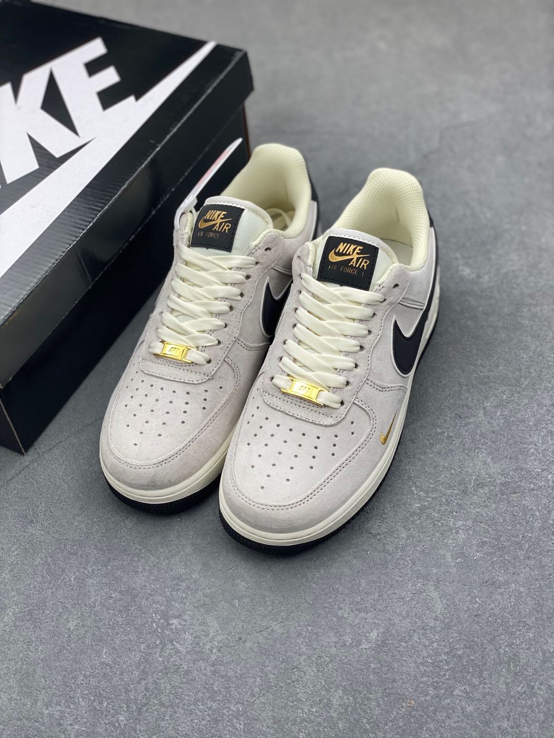 Nike Air Force 1 '07 Low Sneakers - Original Design & Comfortable Fit 9 i1735240291596 8627 0 7