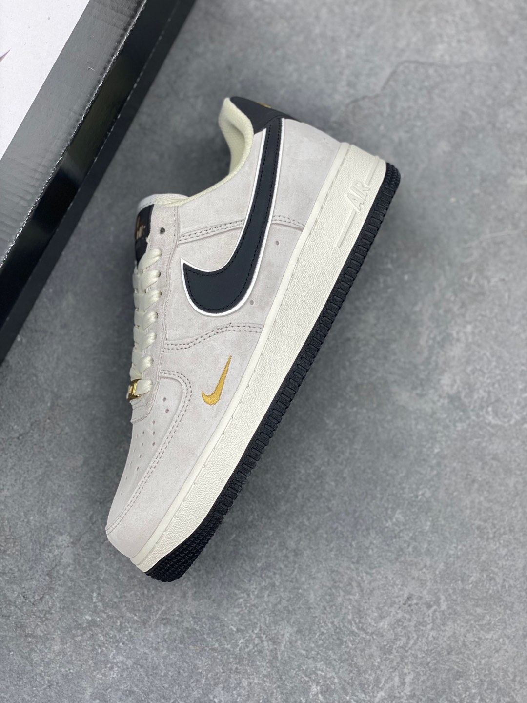 Nike Air Force 1 '07 Low Sneakers - Original Design & Comfortable Fit 8 i1735240292512 6019 0 6
