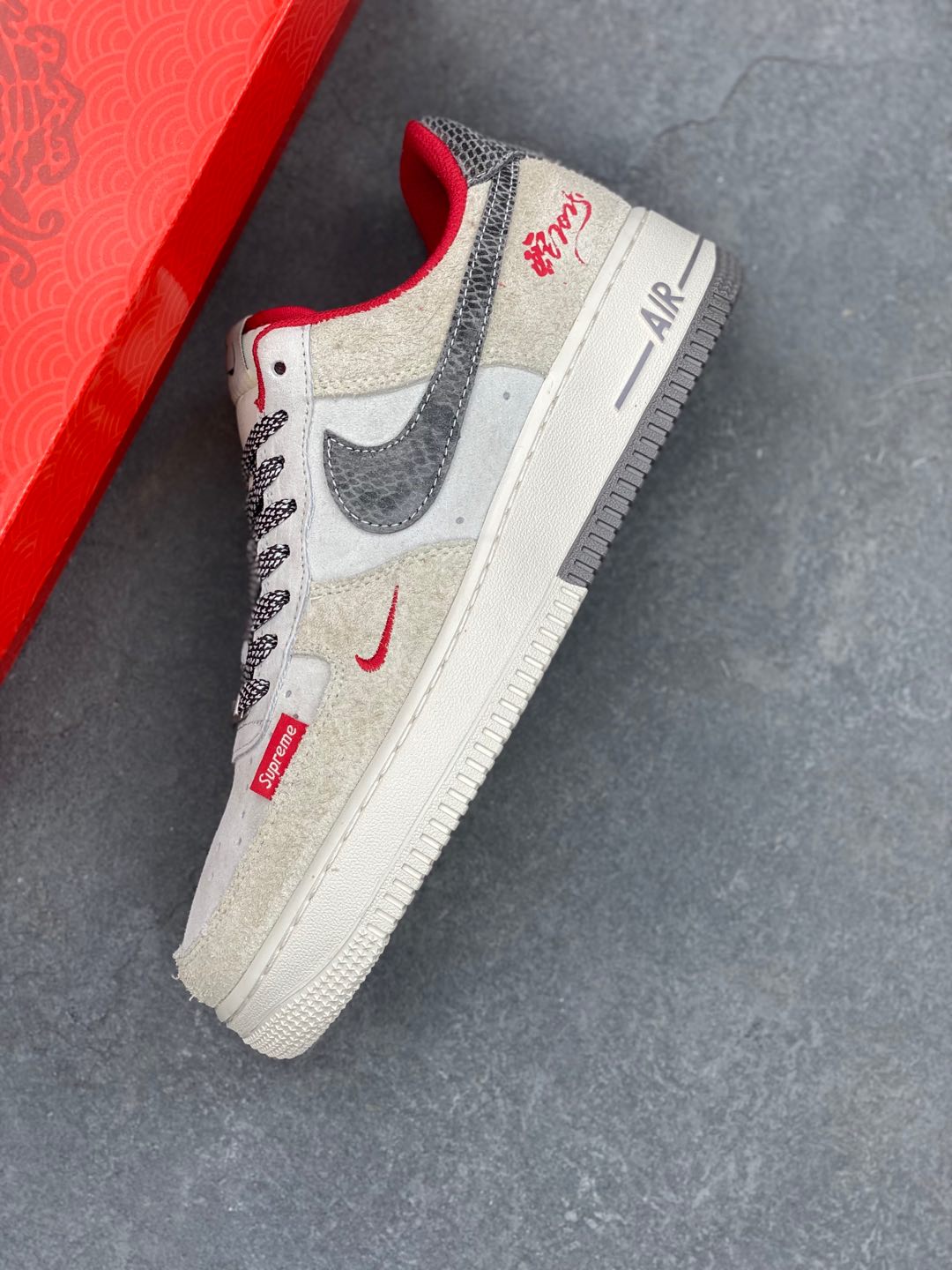 Nike Air Force 1 '07 Low Supreme Grey Red Sneaker Shoe 8 i1735240384883 526 0 6