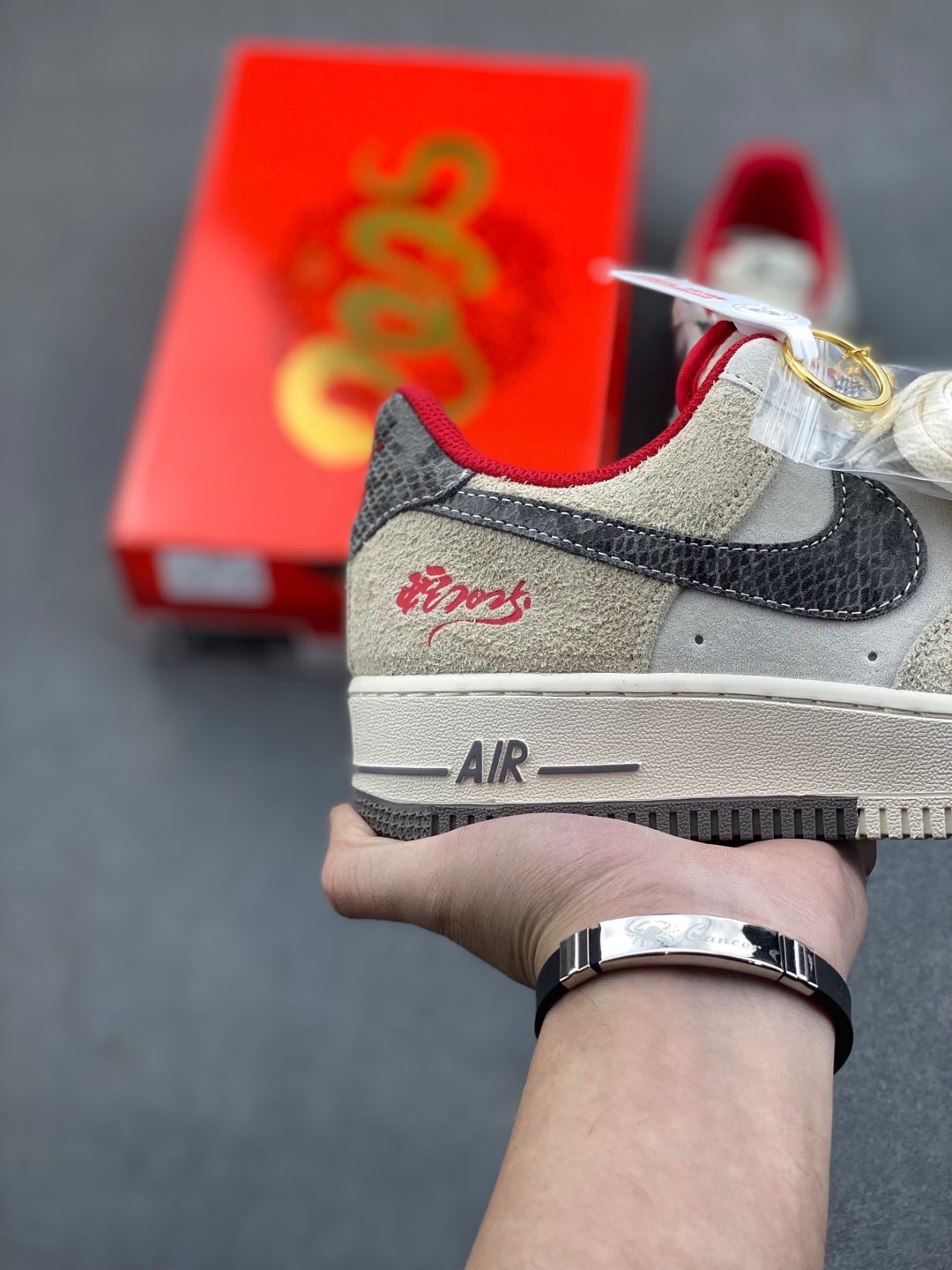 Nike Air Force 1 '07 Low Supreme Grey Red Sneaker Shoe 6 i1735240385337 7770 0 4
