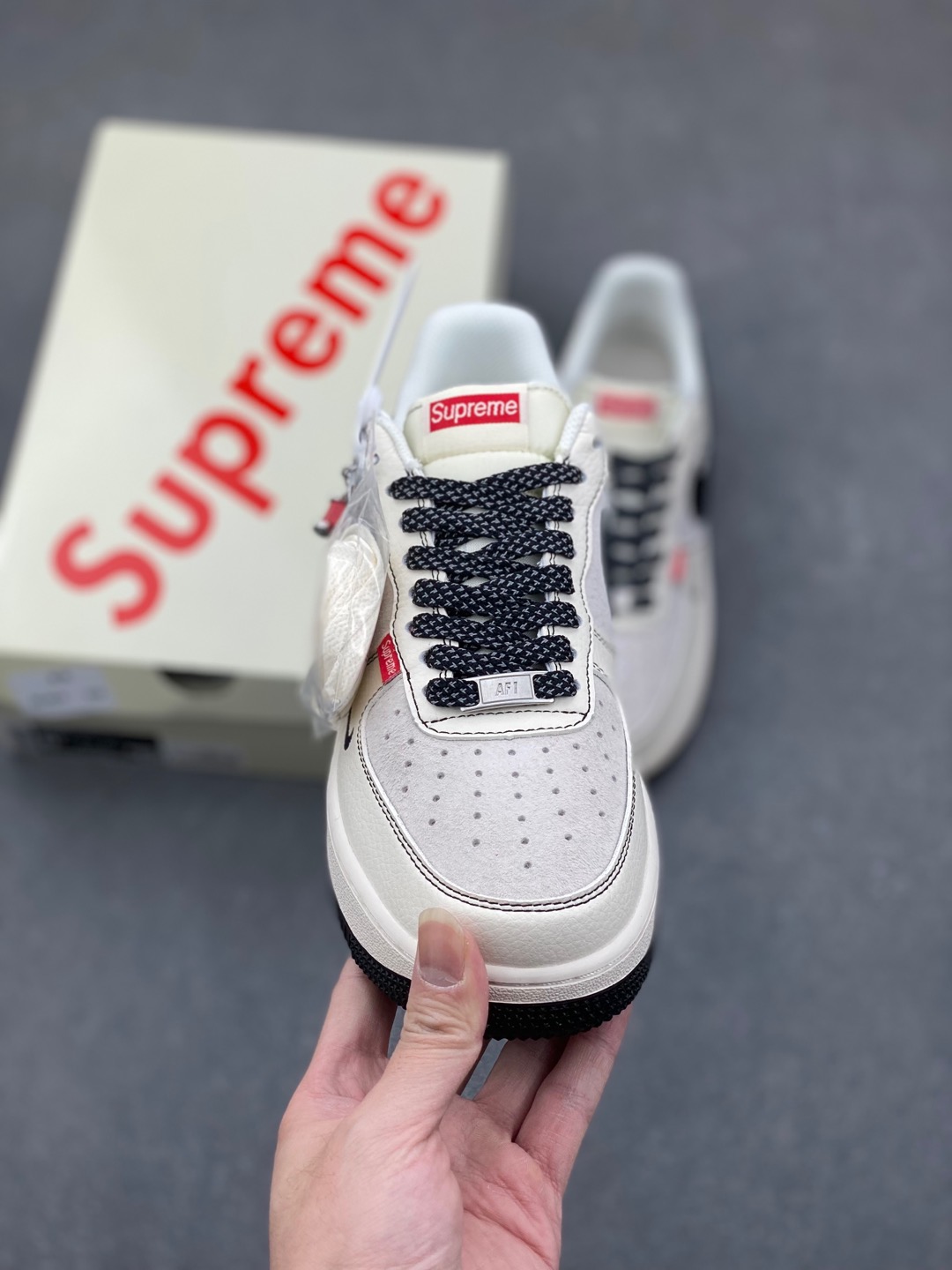 Nike Air Force 1 '07 Low Supreme Collab Sneakers - Limited Edition 3 i1735503984643 1760 0 1