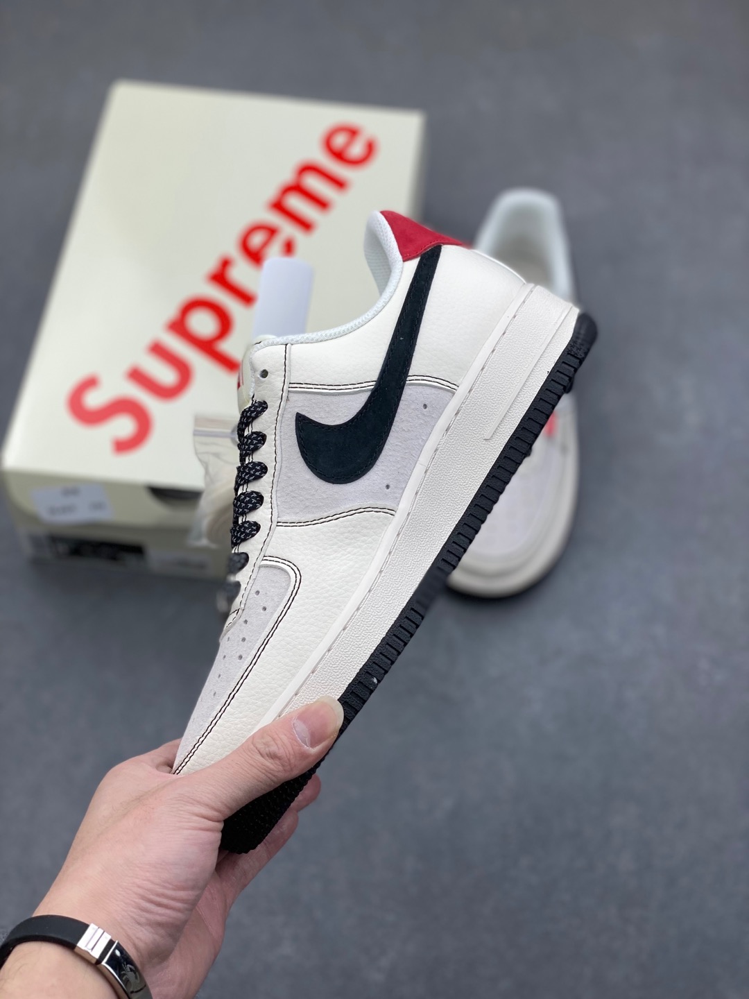 Nike Air Force 1 '07 Low Supreme Collab Sneakers - Limited Edition 4 i1735503984643 4724 0 2