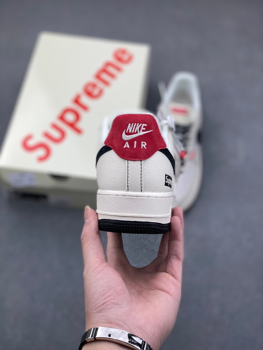 Nike Air Force 1 '07 Low Supreme Collab Sneakers - Limited Edition 5 i1735503984643 4905 0 3