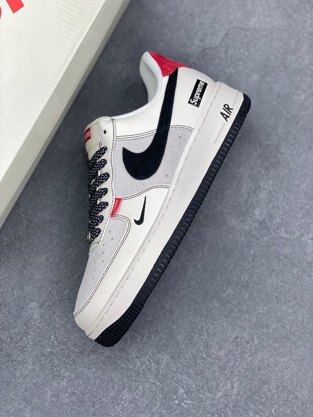 Nike Air Force 1 '07 Low Supreme Collab Sneakers - Limited Edition 8 i1735503984643 554 0 6