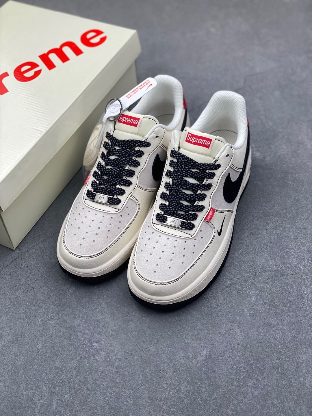 Nike Air Force 1 '07 Low Supreme Collab Sneakers - Limited Edition 9 i1735503984643 7406 0 7