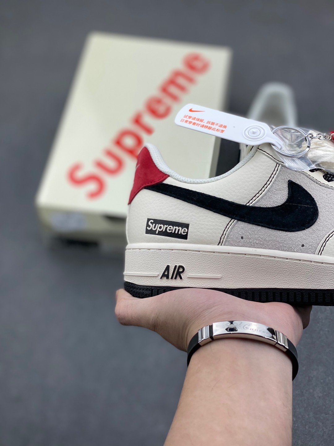 Nike Air Force 1 '07 Low Supreme Collab Sneakers - Limited Edition 6 i1735503984643 9884 0 4