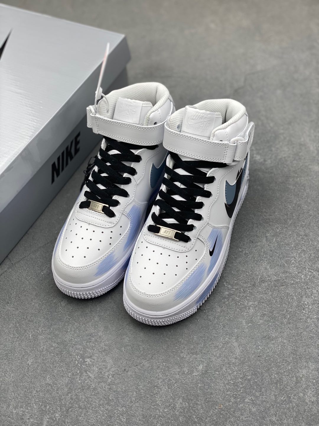 Nike Air Force 1 '07 Low Custom White/Purple Spray Paint Design 9 i1735504180324 2698 0 7