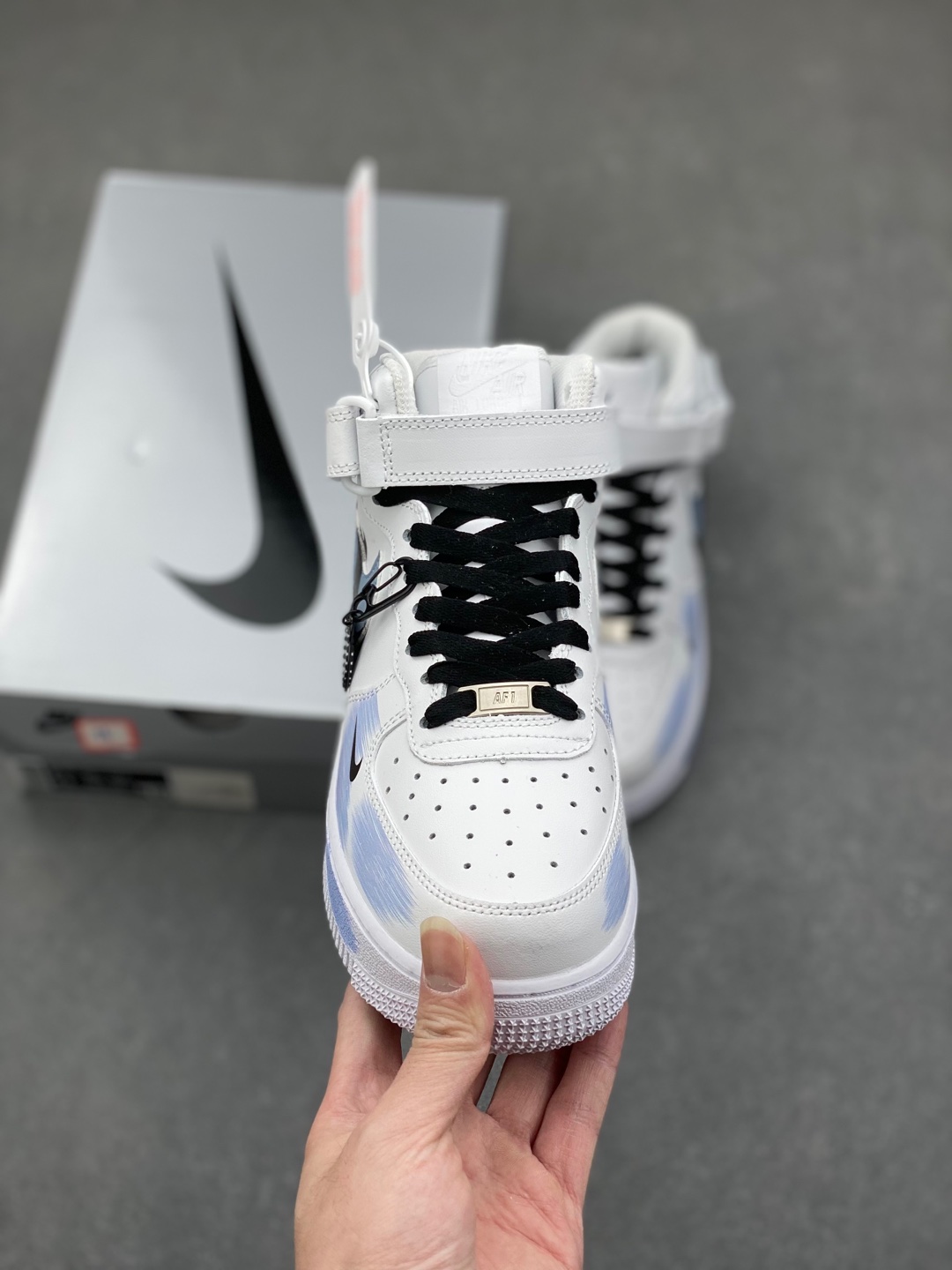 Nike Air Force 1 '07 Low Custom White/Purple Spray Paint Design 3 i1735504180596 9187 0 1