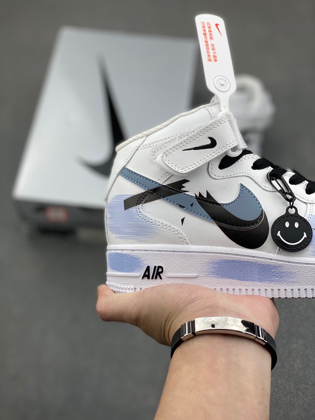 Nike Air Force 1 '07 Low Custom White/Purple Spray Paint Design 6 i1735504180740 539 0 4