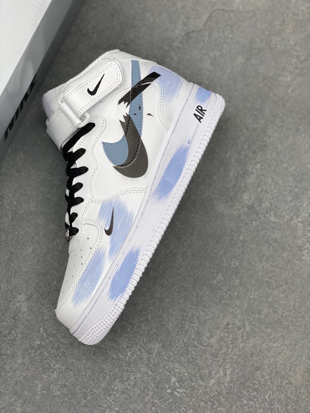 Nike Air Force 1 '07 Low Custom White/Purple Spray Paint Design 8 i1735504180890 118 0 6