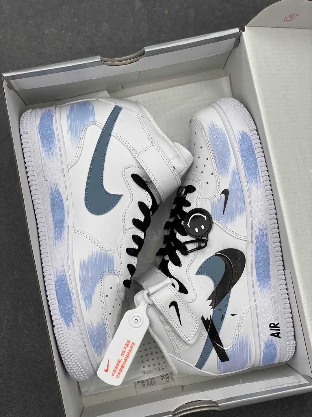 Nike Air Force 1 '07 Low Custom White/Purple Spray Paint Design 10 i1735504181186 1383 0 8