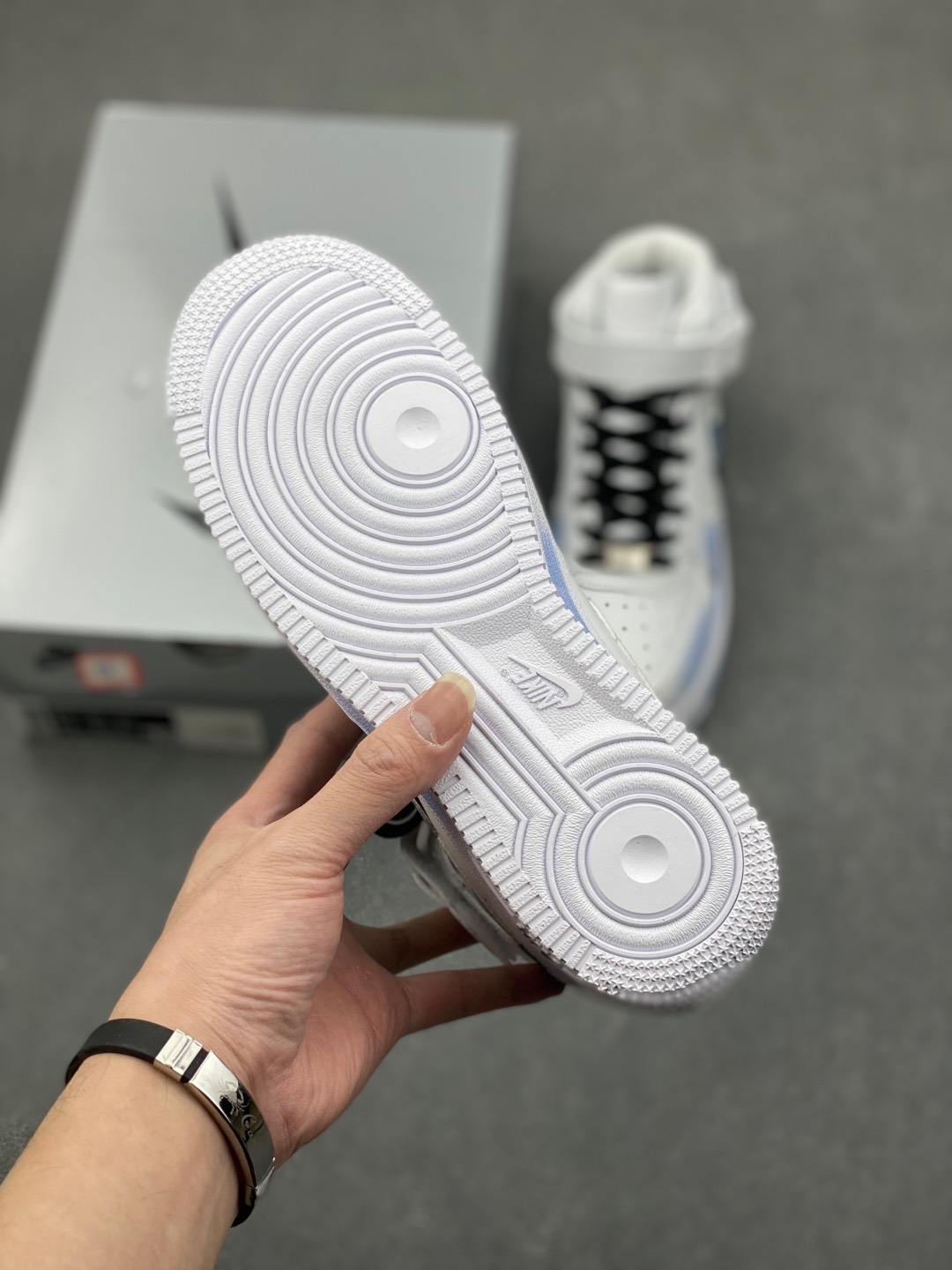 Nike Air Force 1 '07 Low Custom White/Purple Spray Paint Design 7 i1735504181331 3411 0 5