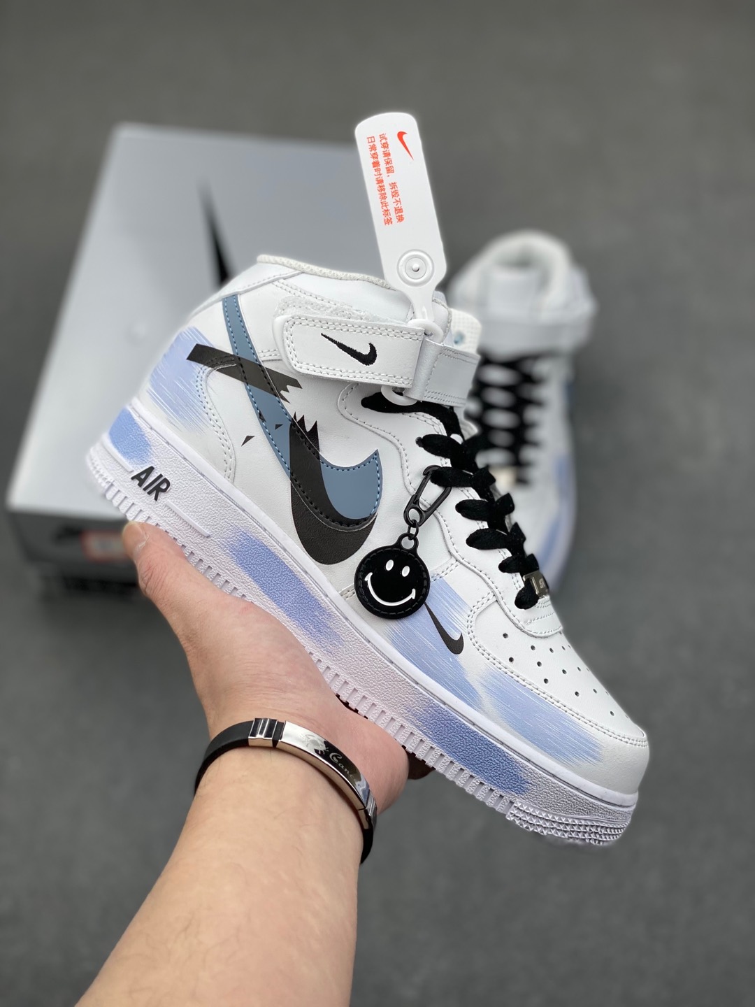 Nike Air Force 1 '07 Low Custom White/Purple Spray Paint Design 2 i1735504181473 7267 0 0