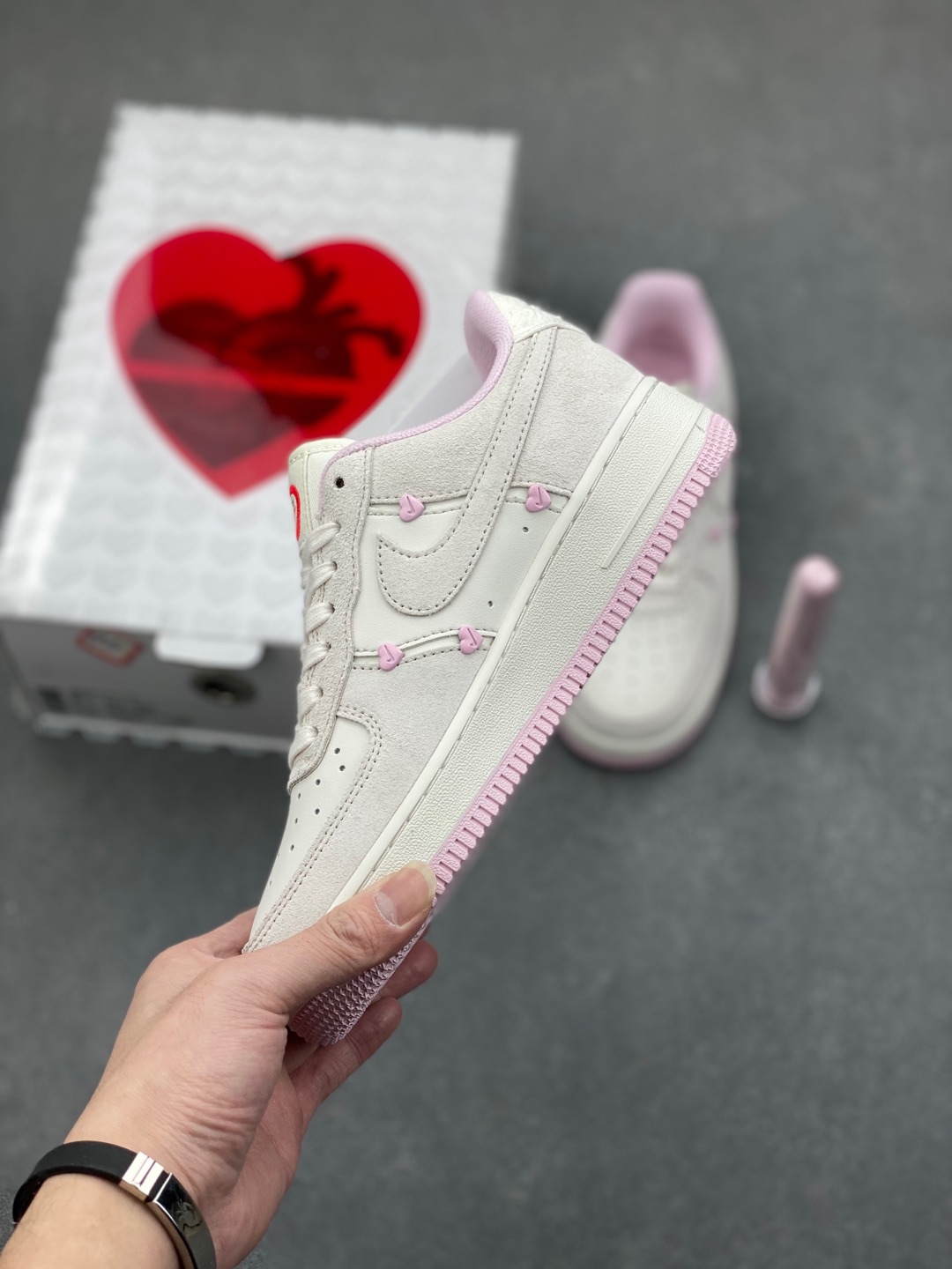 Nike Air Force 1 '07 Low Casual Sneakers - White/Pink, All-Day Comfort 4 i1735504396395 1955 0 2