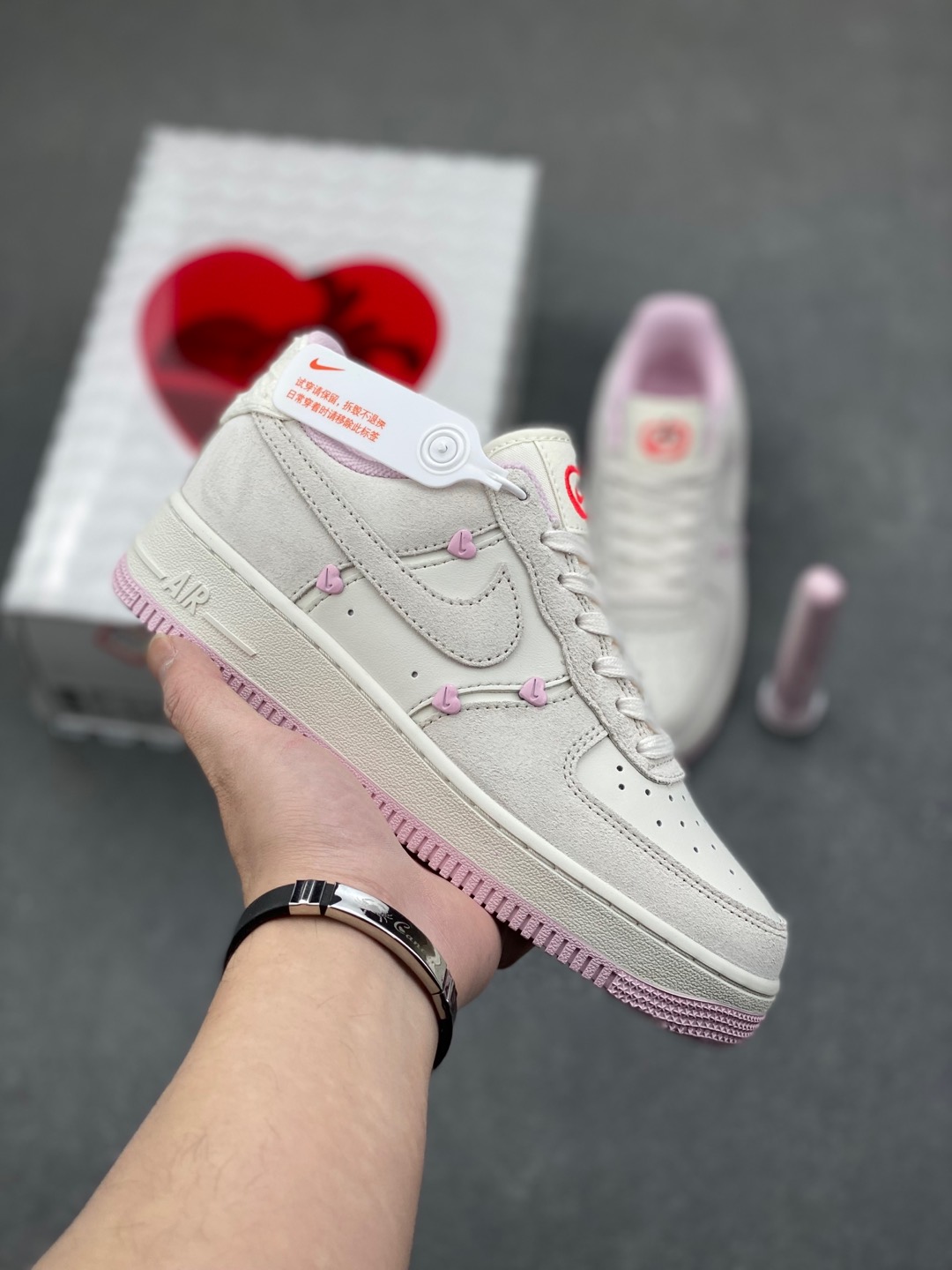 Nike Air Force 1 '07 Low Casual Sneakers - White/Pink, All-Day Comfort 2 i1735504396539 6429 0 0