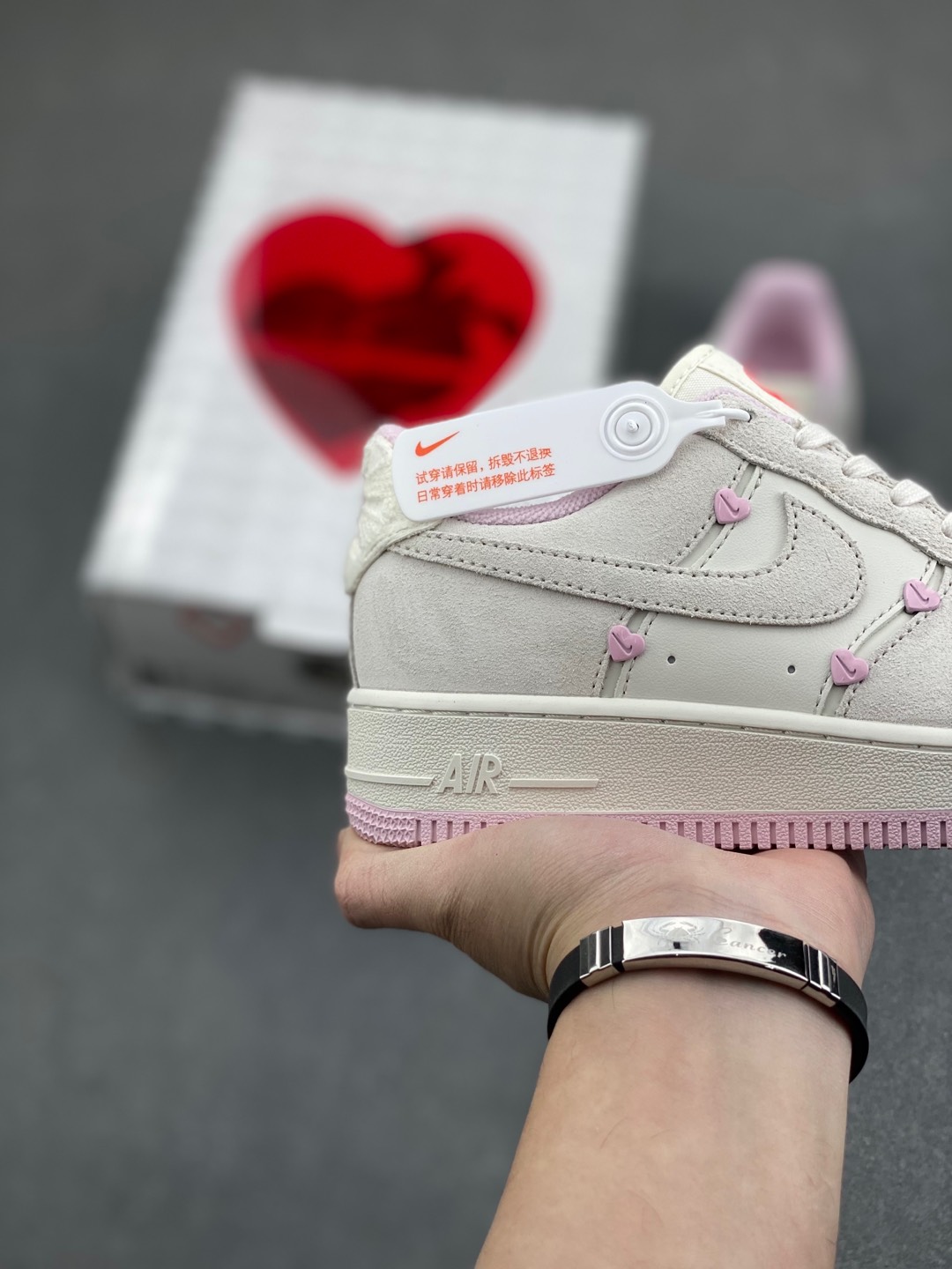 Nike Air Force 1 '07 Low Casual Sneakers - White/Pink, All-Day Comfort 6 i1735504396679 6365 0 4