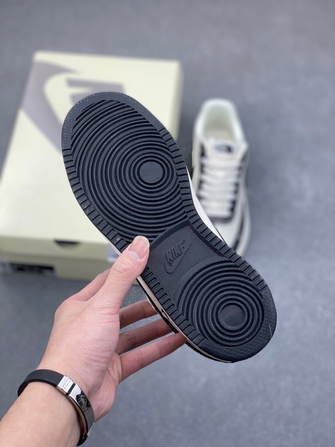 Nike Ebernon Low PRM: Breathable, Versatile Sneakers for Everyday Style & Comfort 7 i1735504438601 5596 0 5