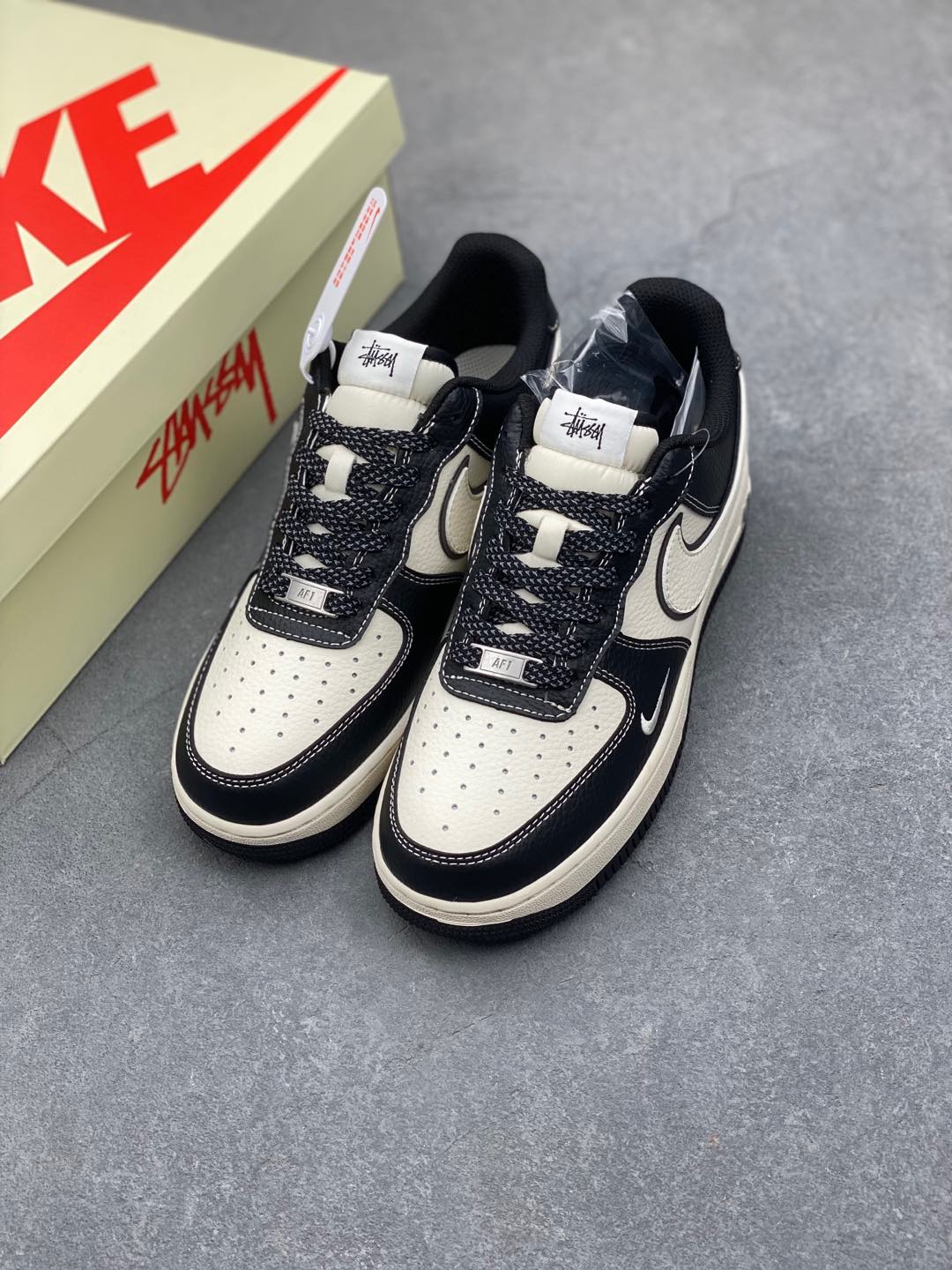 Nike Air Force 1 '07 Low Stussy Collab Black White Sneakers 9 i1735504770964 6592 0 7
