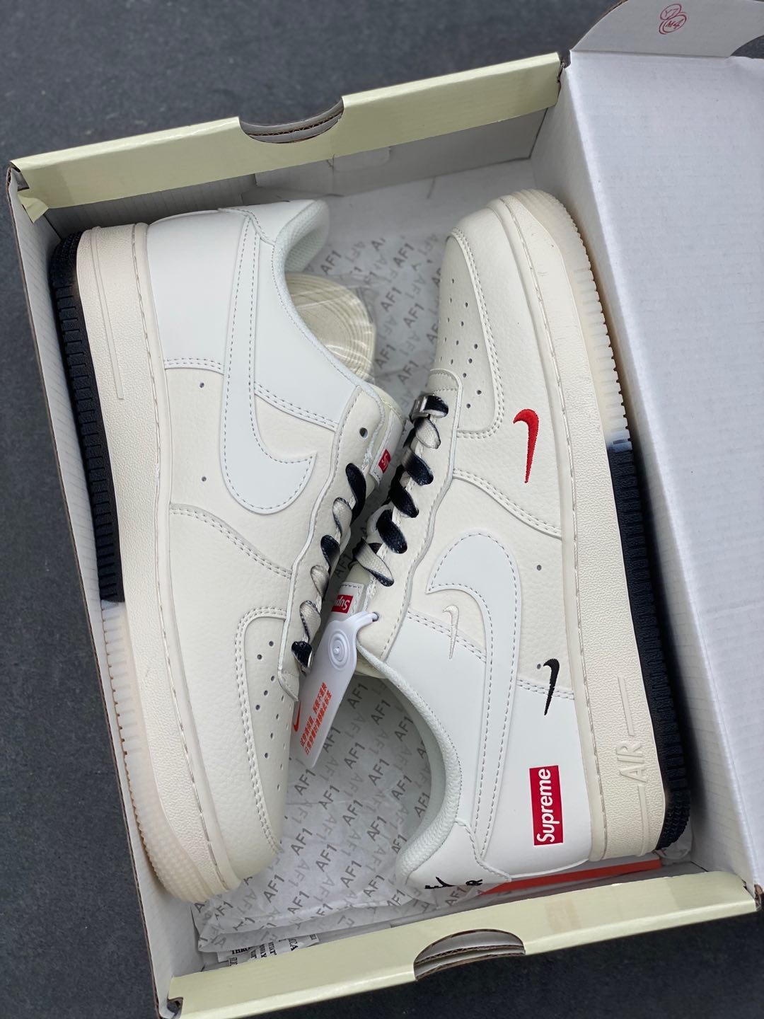 Nike Air Force 1 '07 Low Supreme Collab Sneakers - Style & Comfort 10 i1735590574096 2832 0 8
