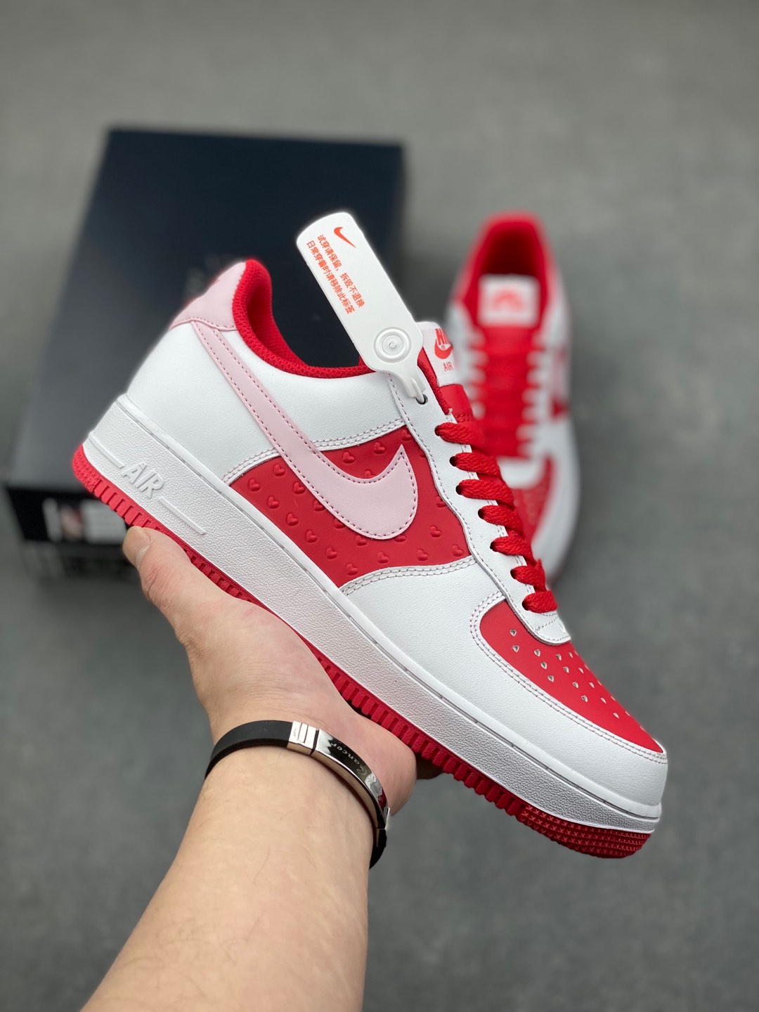 Nike Air Force 1 Low Valentine's Day White/Red Fashion Sneakers 2 i1735666570592 1968 0 0