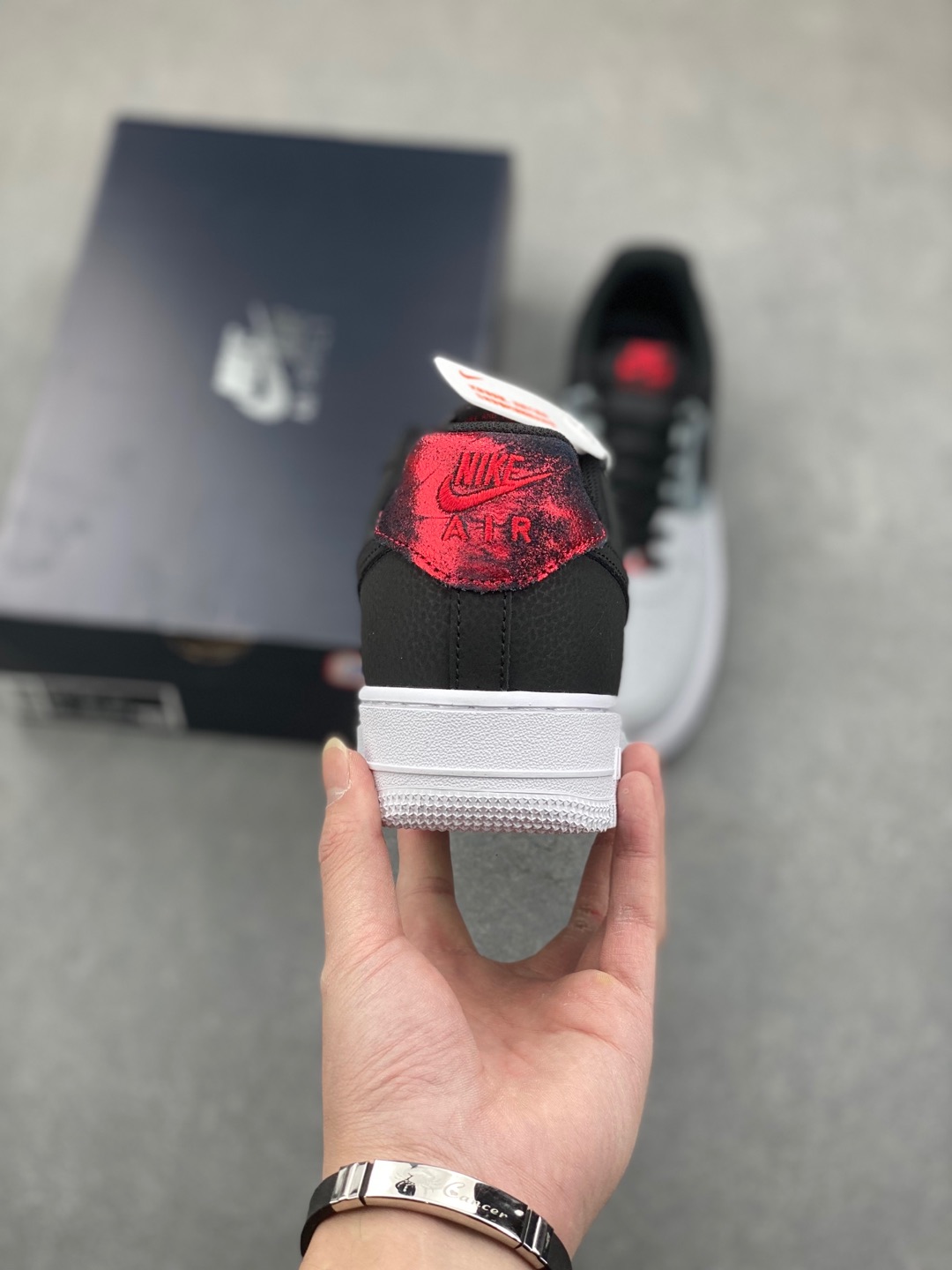 Nike Air Force 1 '07 Low-Top Sneakers - Versatile & Stylish 5 i1735666730235 9099 0 3