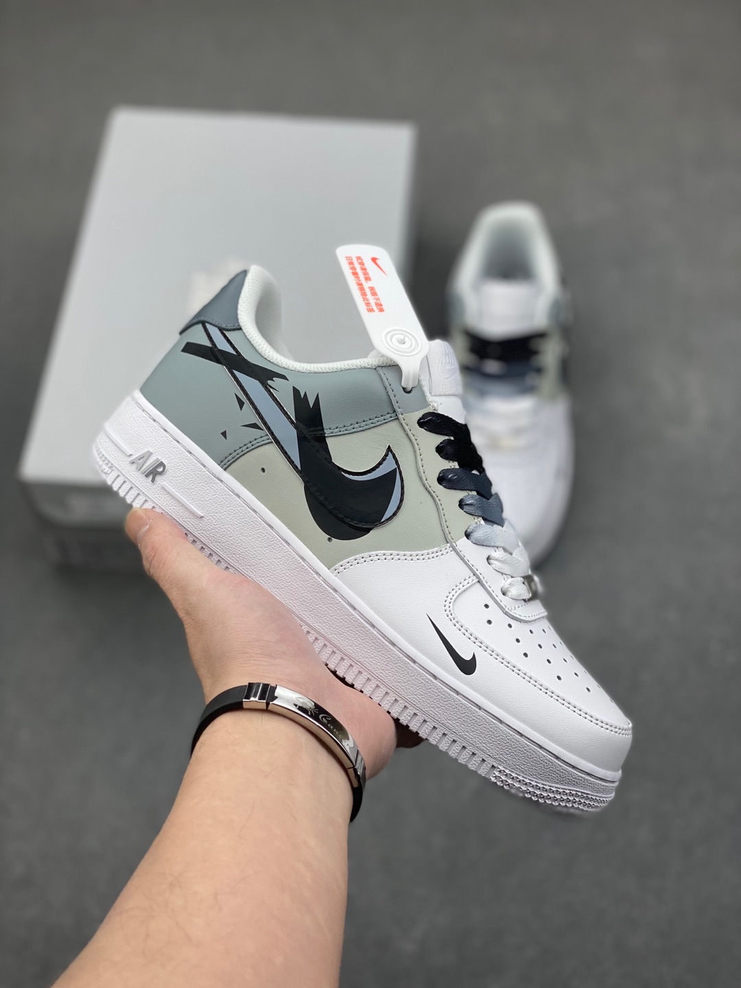 Nike Air Force 1 '07: Versatile Low-Top Sneakers for Everyday Style and Comfort 2 i1735666841985 8510 0 0